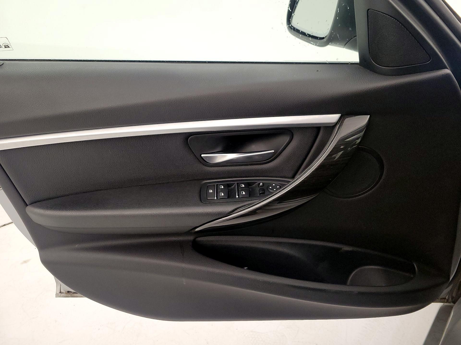 Thumbnail: 2018 BMW 3 Series - 12