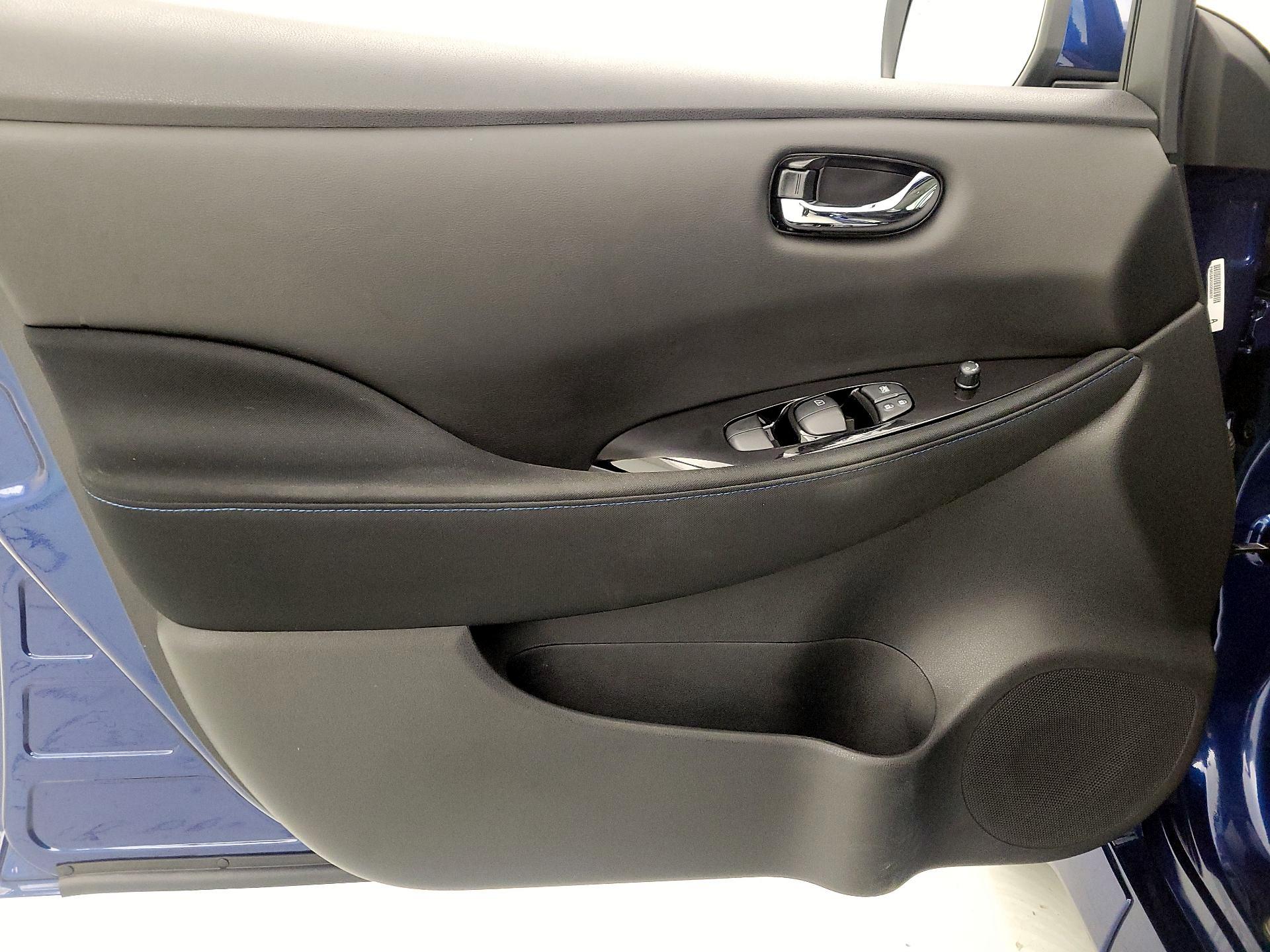 Thumbnail: 2020 Nissan Leaf - 12