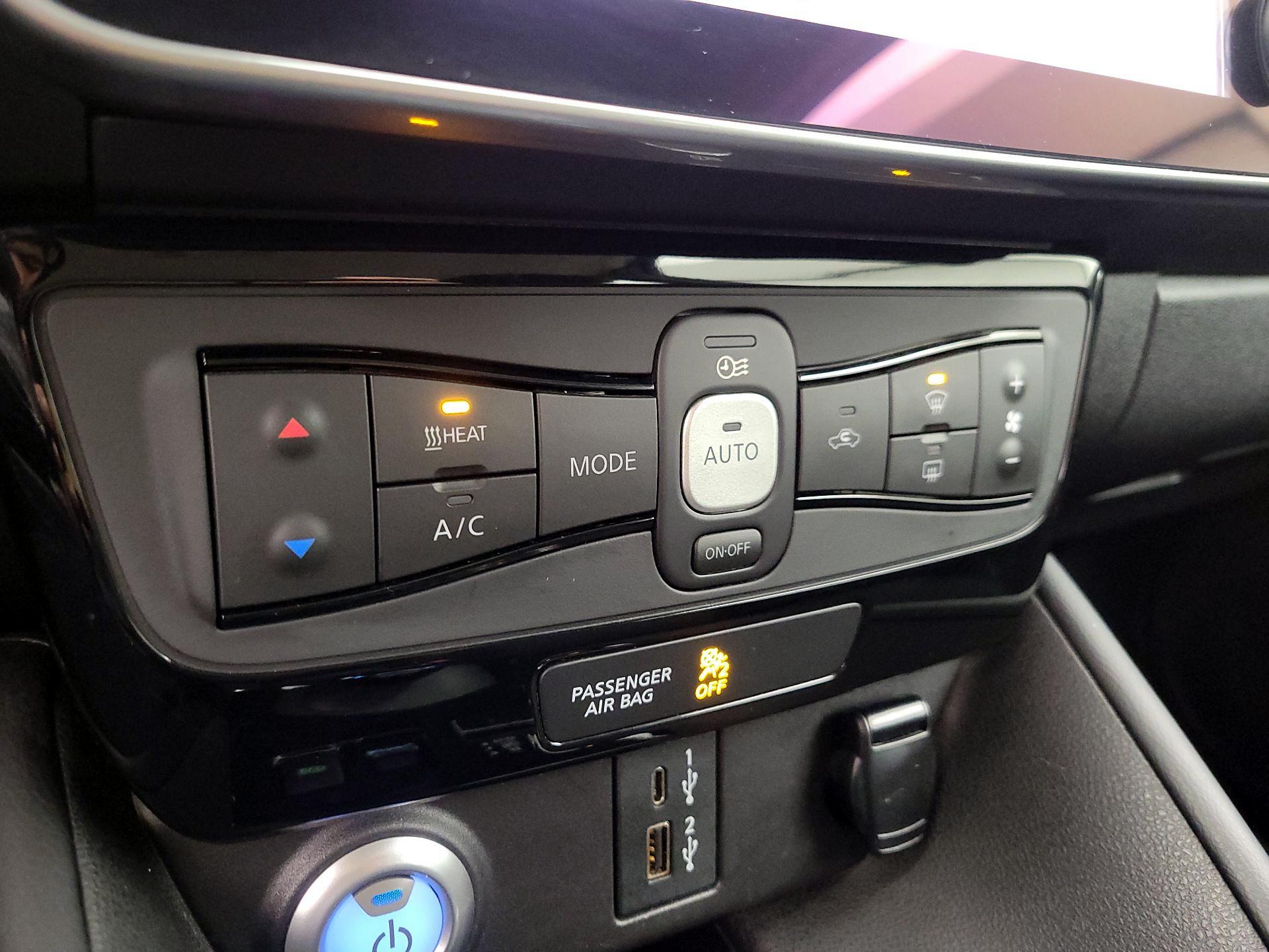 Thumbnail: 2020 Nissan Leaf - 17