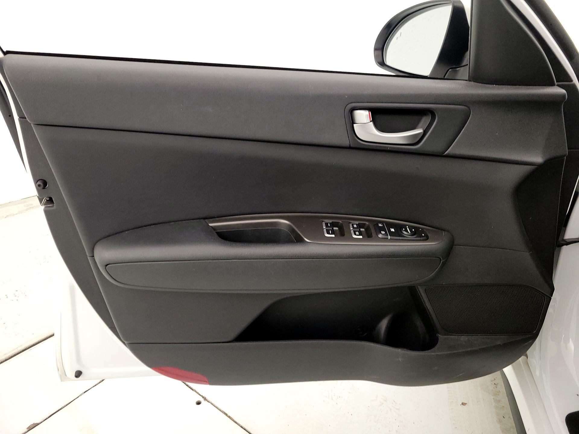 Thumbnail: 2020 Kia Optima - 12