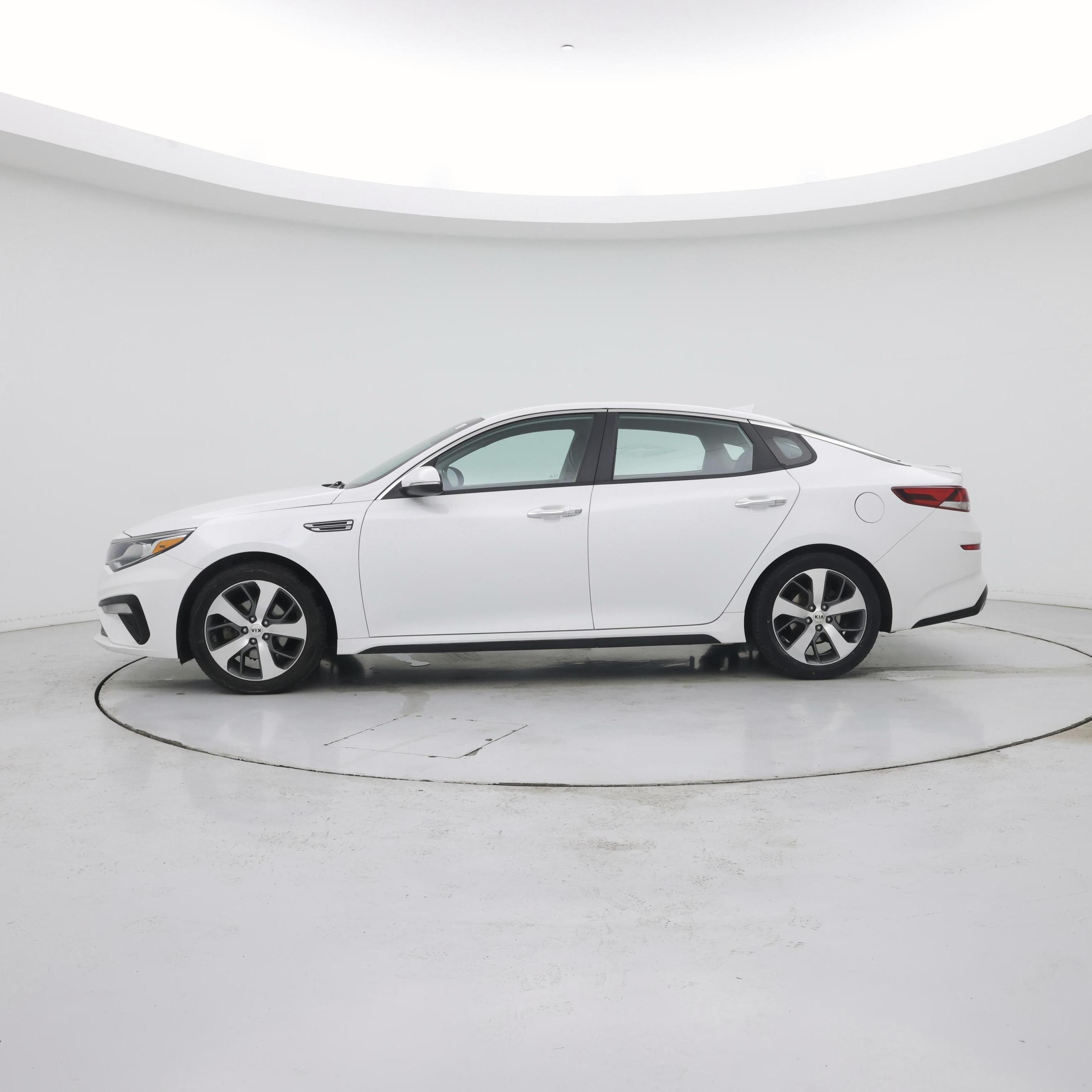 Thumbnail: 2020 Kia Optima - 3