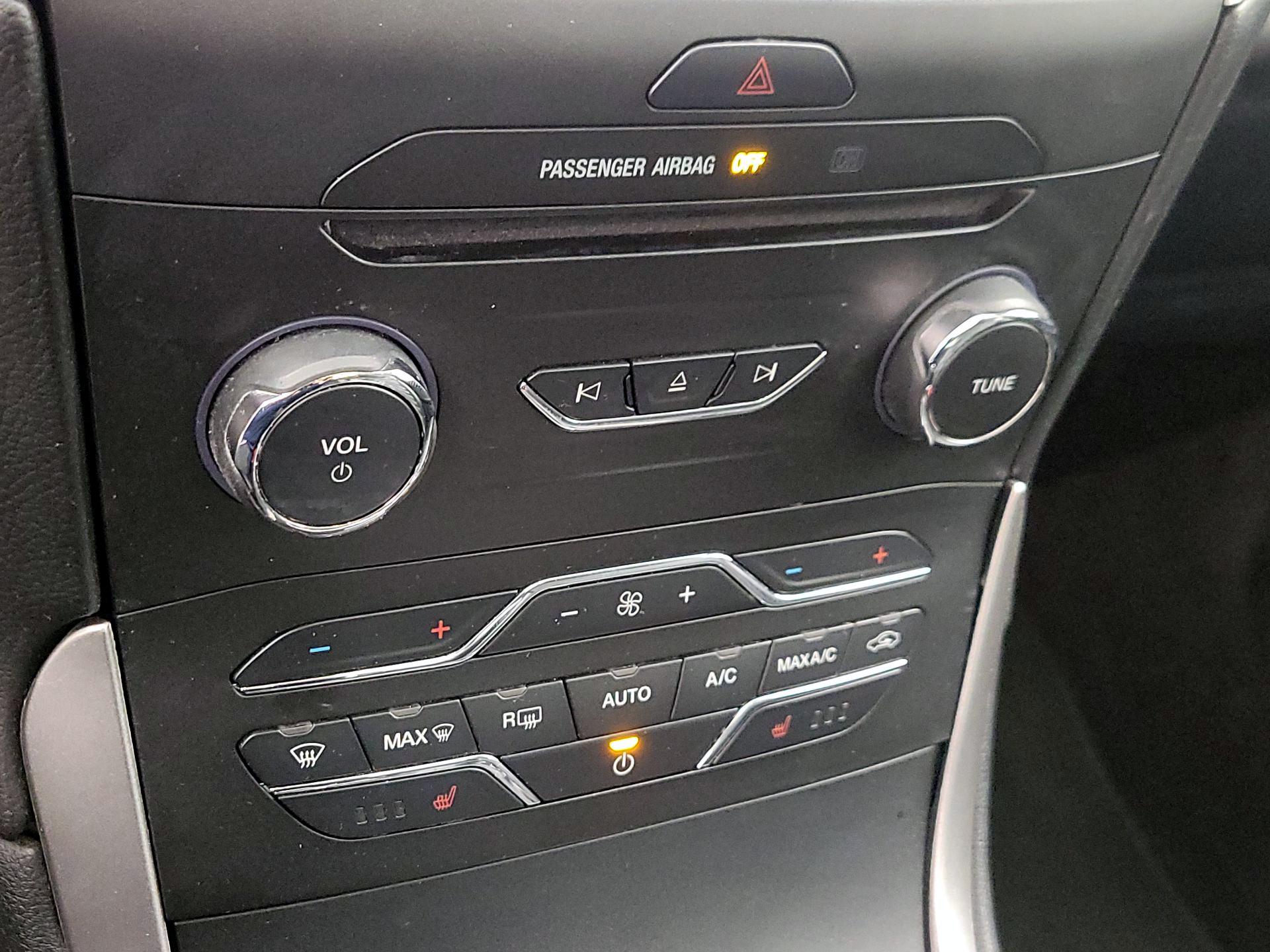 Thumbnail: 2015 Ford Edge - 16