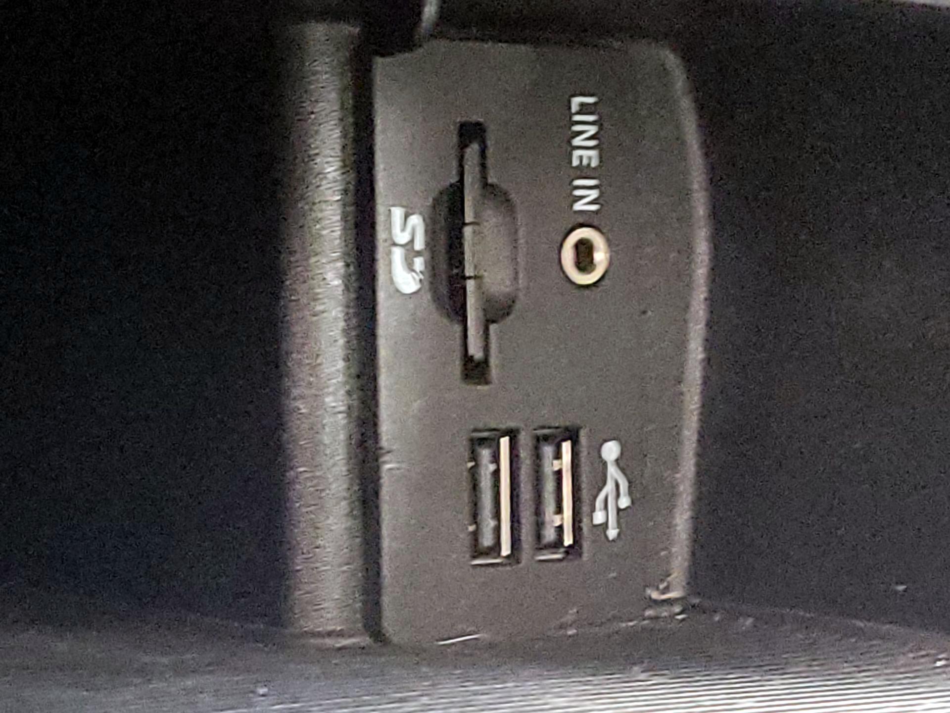 Thumbnail: 2015 Ford Edge - 18