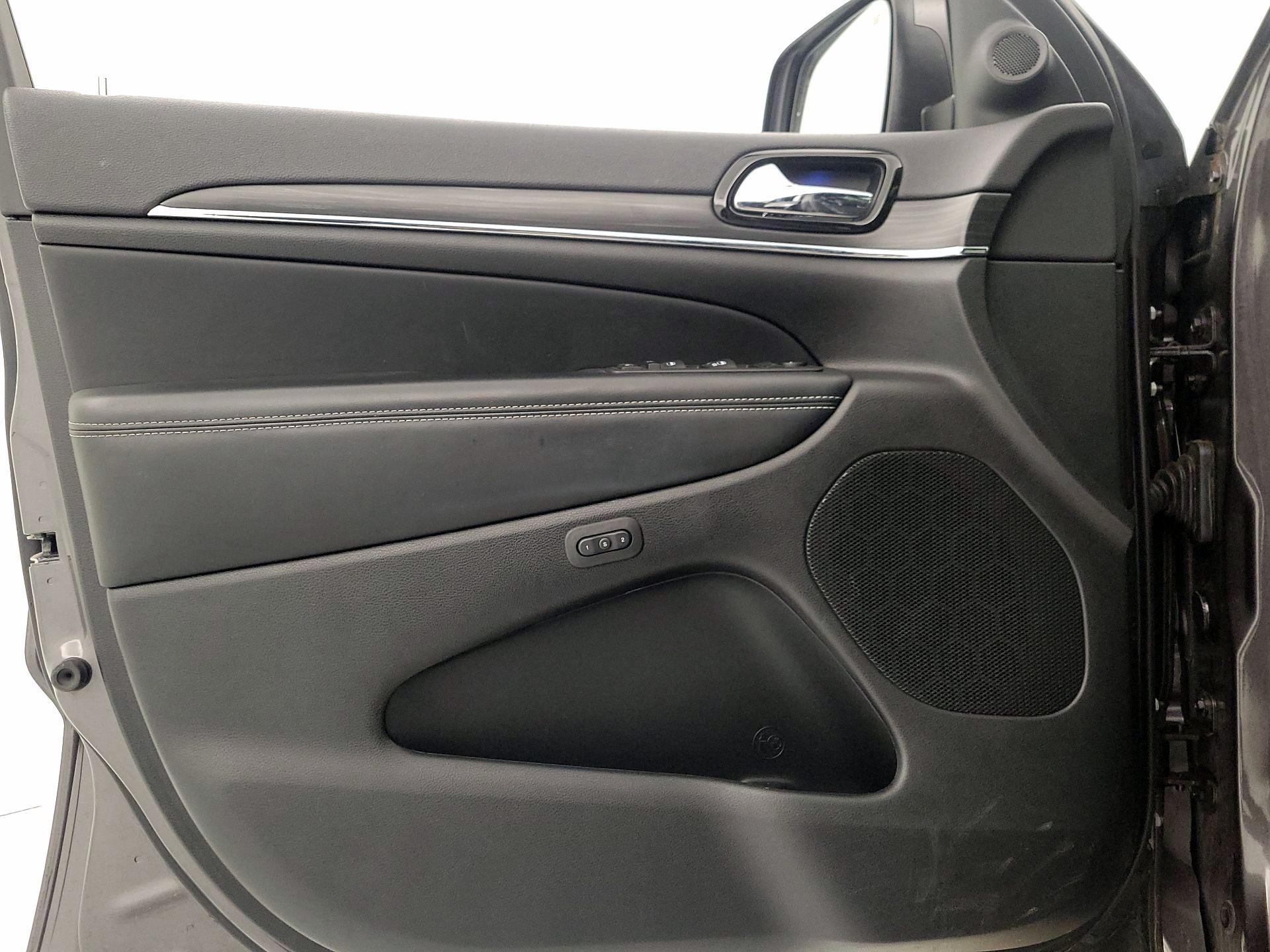 Thumbnail: 2021 Jeep Grand Cherokee - 12