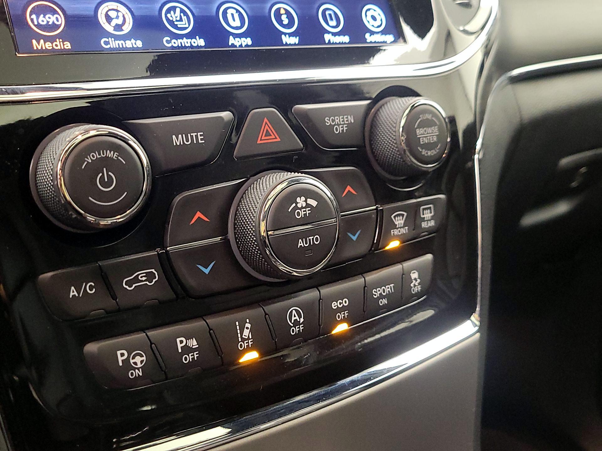 Thumbnail: 2021 Jeep Grand Cherokee - 17