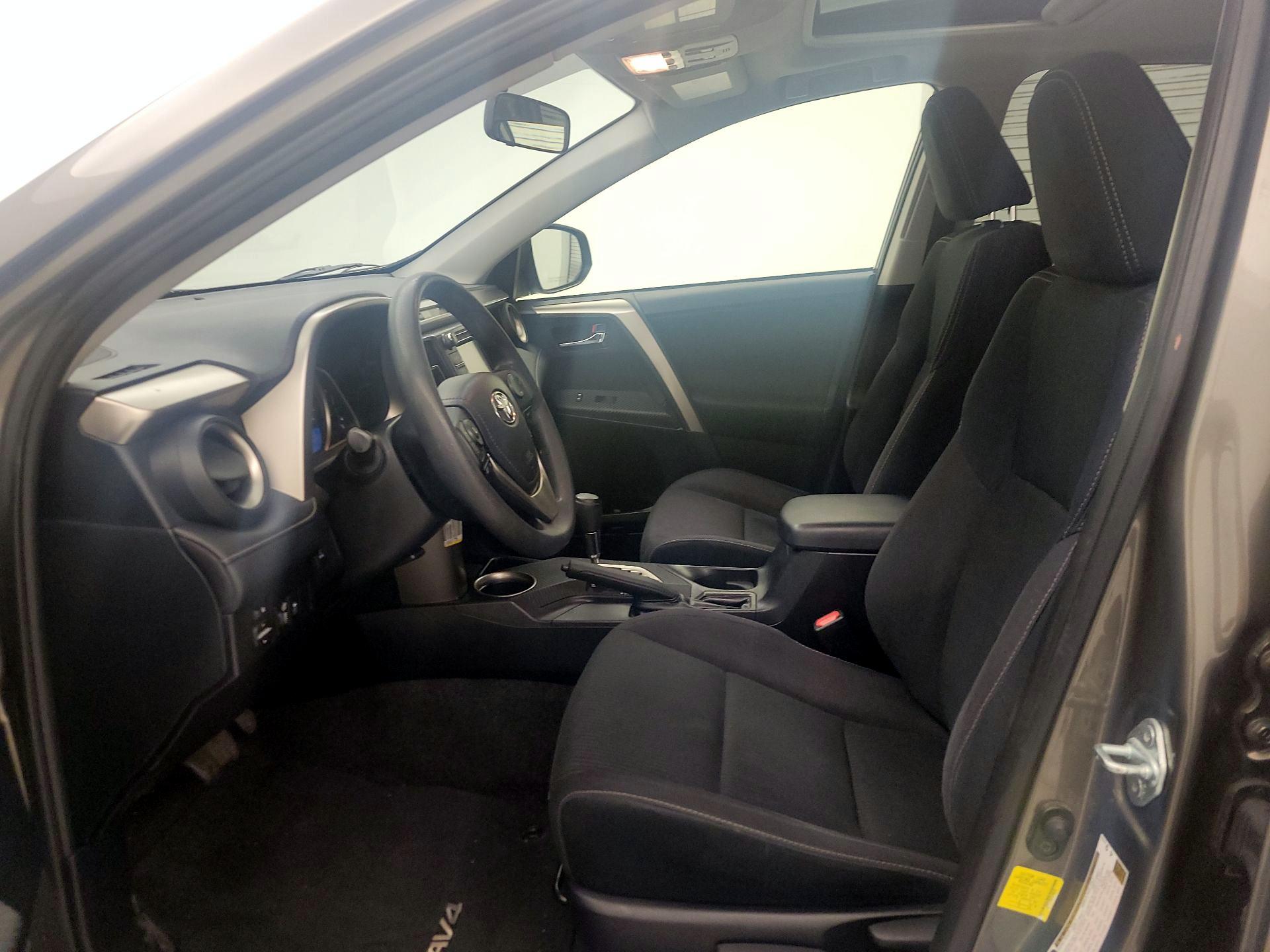 Thumbnail: 2015 Toyota RAV4 - 11