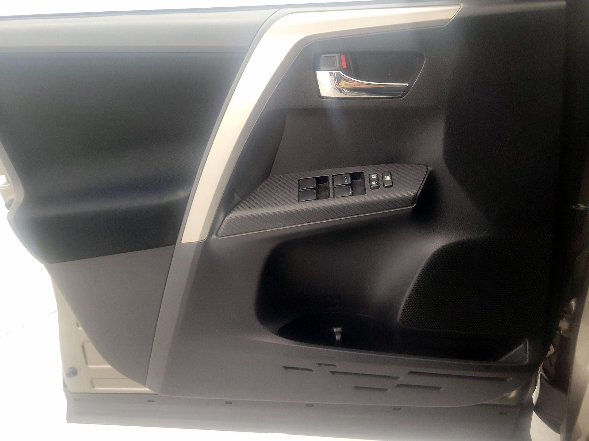 Thumbnail: 2015 Toyota RAV4 - 12