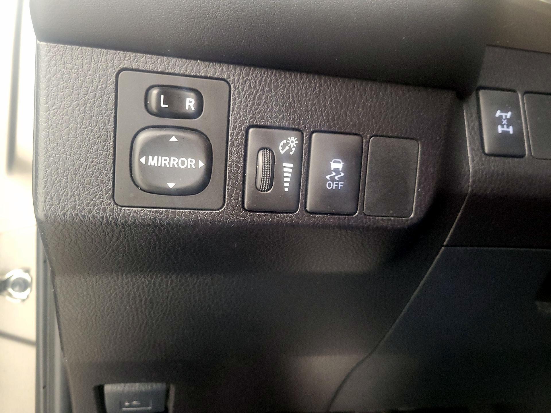 Thumbnail: 2015 Toyota RAV4 - 13