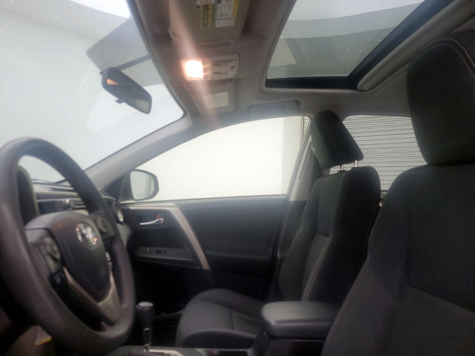 Thumbnail: 2015 Toyota RAV4 - 19