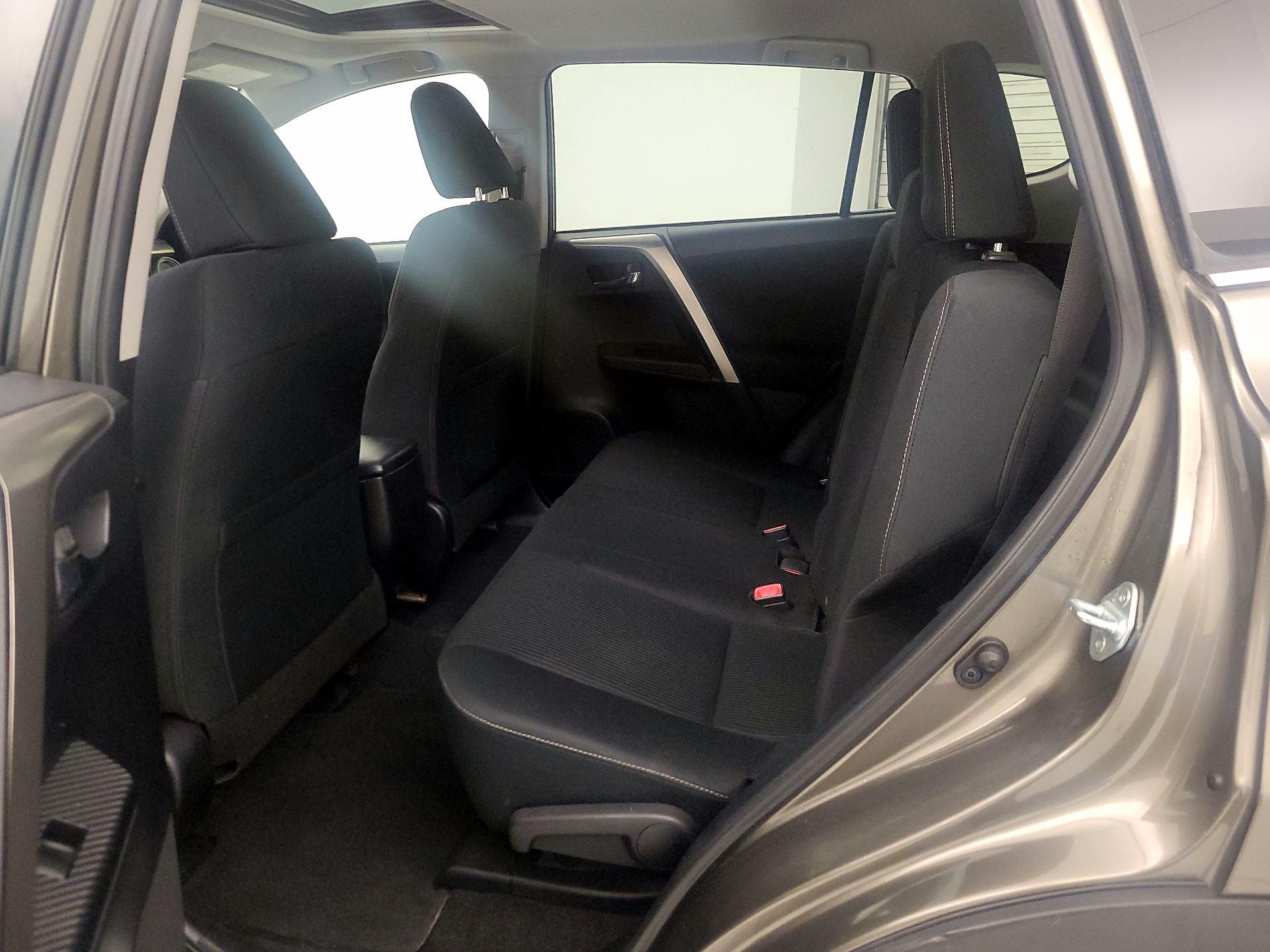 Thumbnail: 2015 Toyota RAV4 - 20