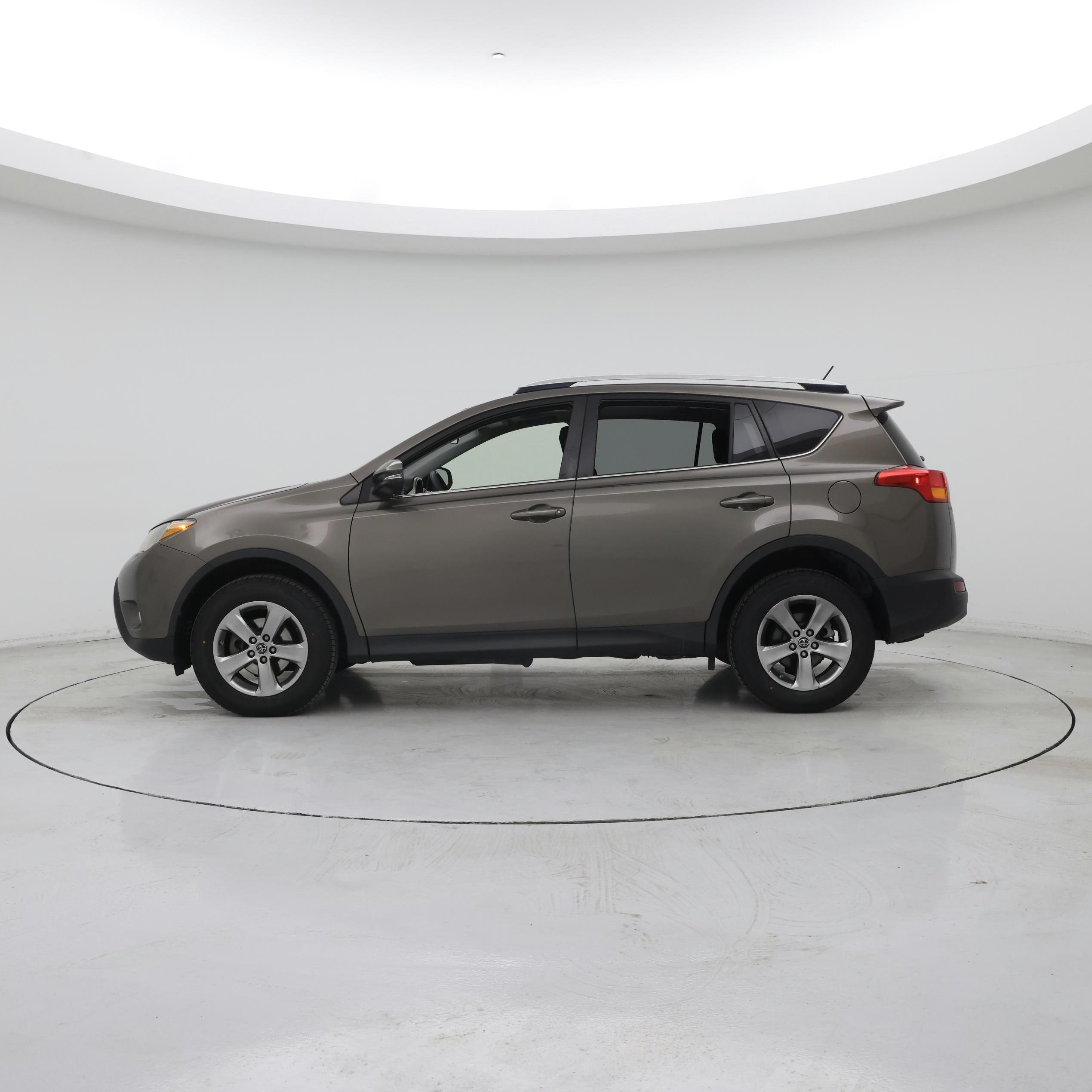 Thumbnail: 2015 Toyota RAV4 - 3