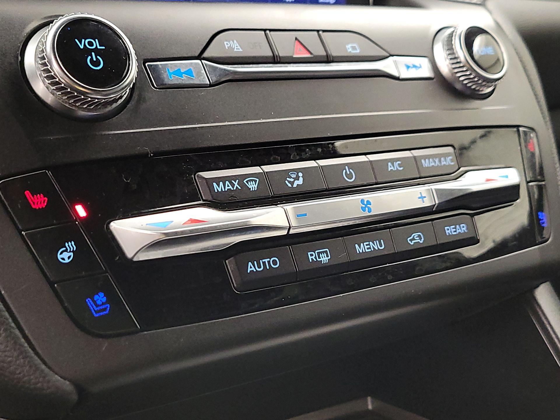 Thumbnail: 2020 Ford Explorer - 17