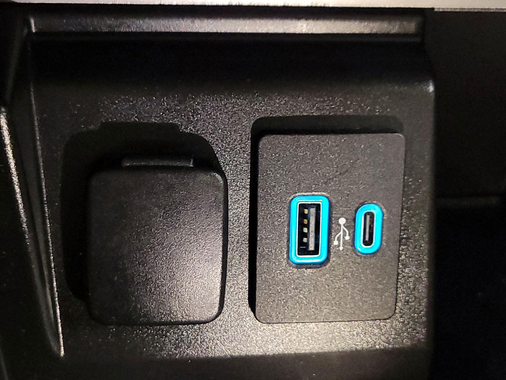 Thumbnail: 2020 Ford Explorer - 19