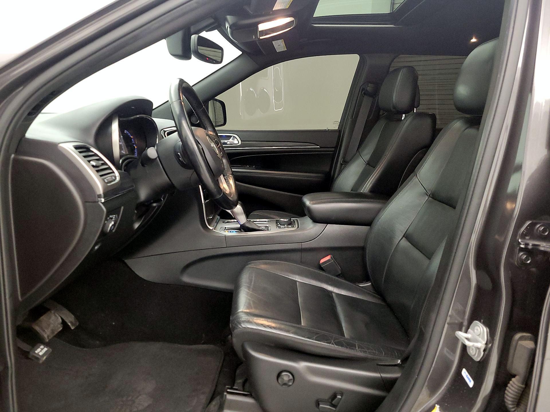 Thumbnail: 2020 Jeep Grand Cherokee - 11