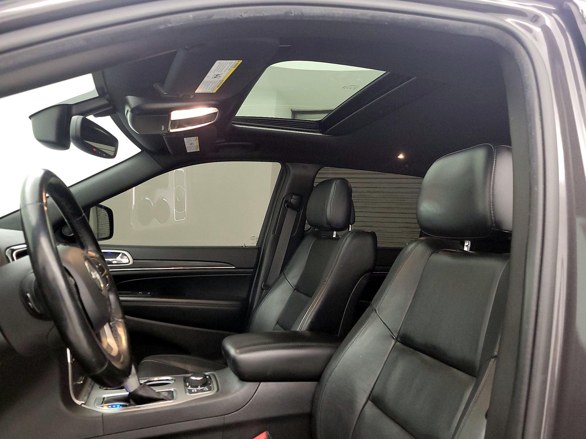 Thumbnail: 2020 Jeep Grand Cherokee - 20