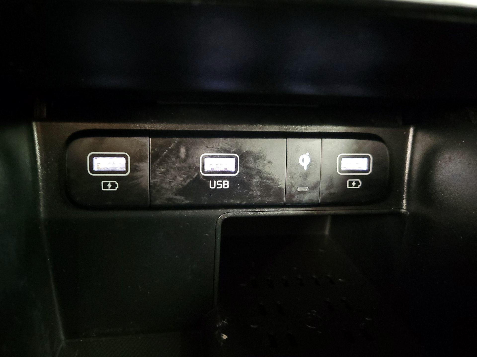 Thumbnail: 2021 Kia Sorento - 18