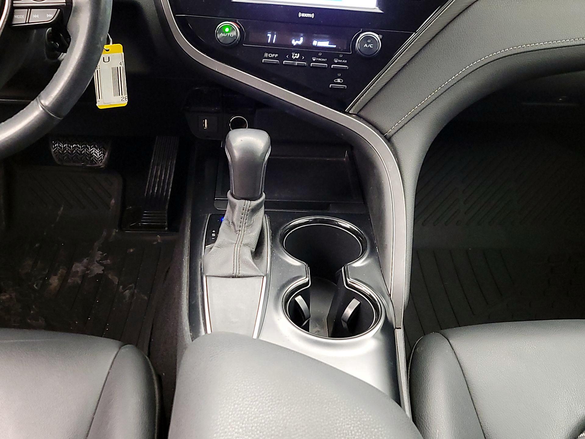 Thumbnail: 2020 Toyota Camry - 17