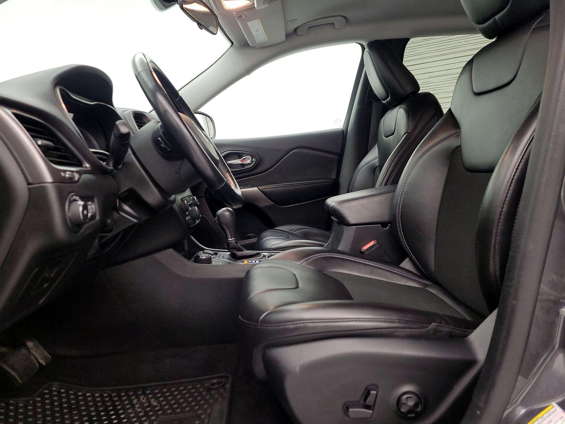 Thumbnail: 2020 Jeep Cherokee - 11