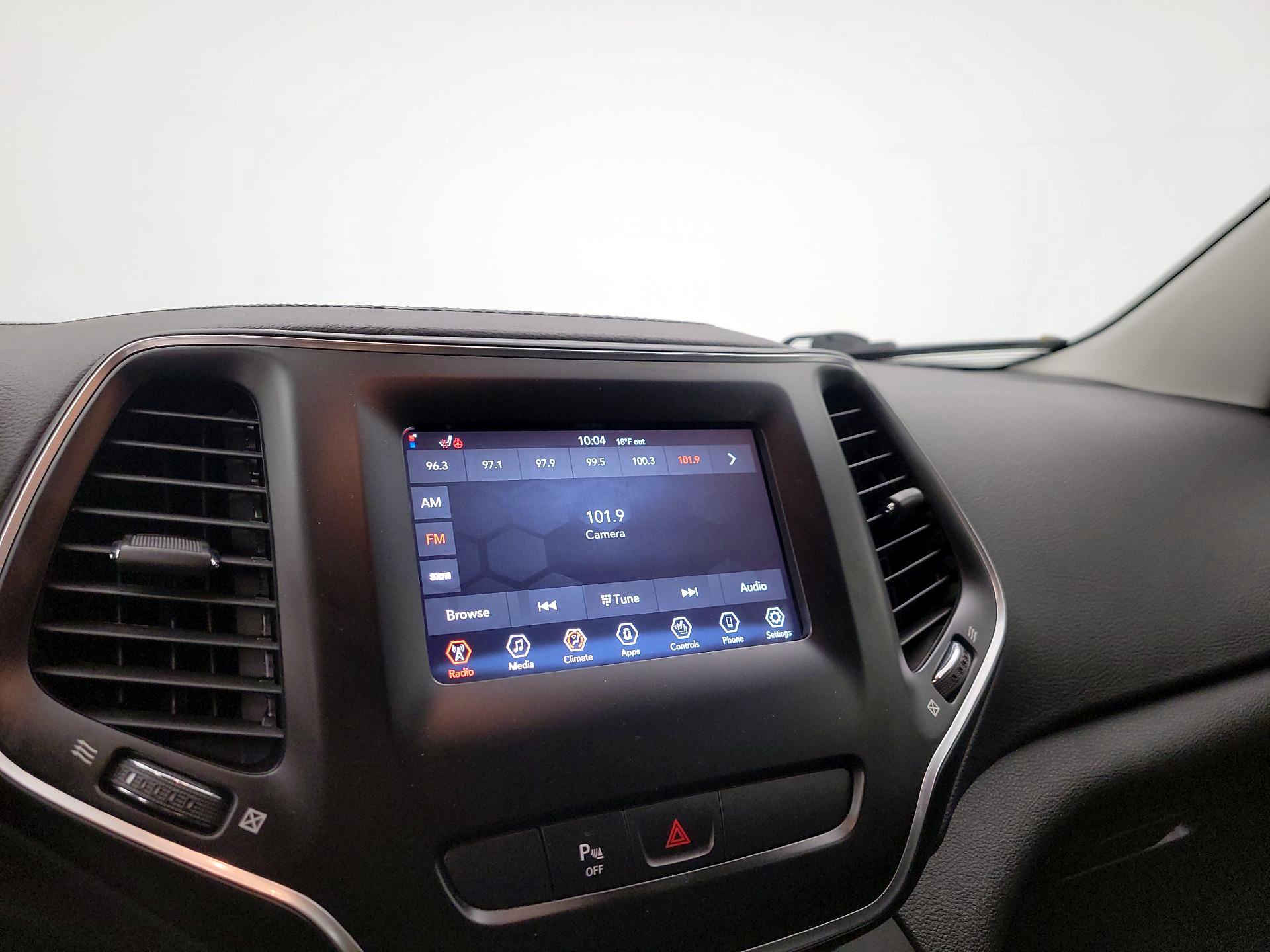 Thumbnail: 2020 Jeep Cherokee - 15