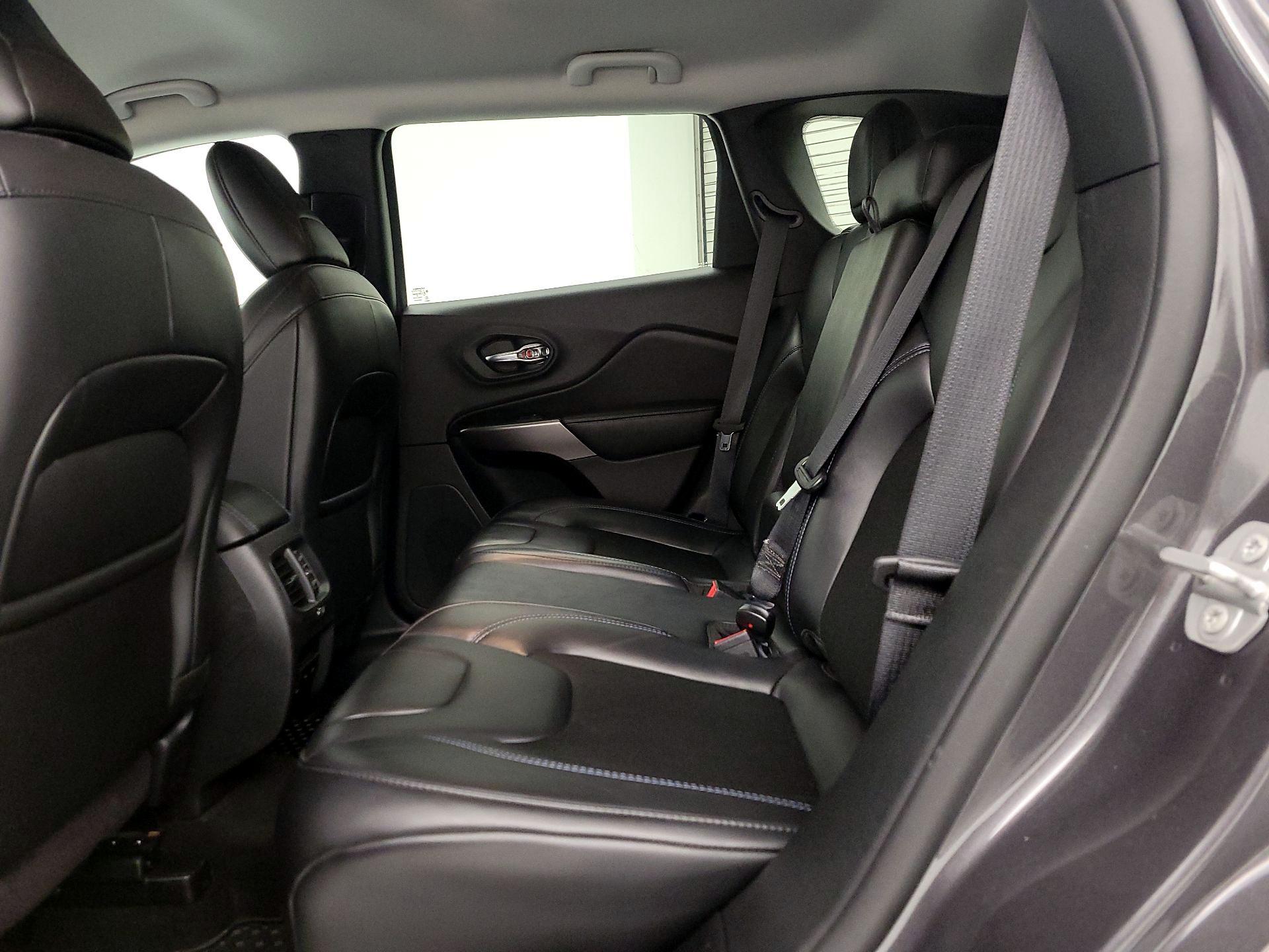 Thumbnail: 2020 Jeep Cherokee - 19