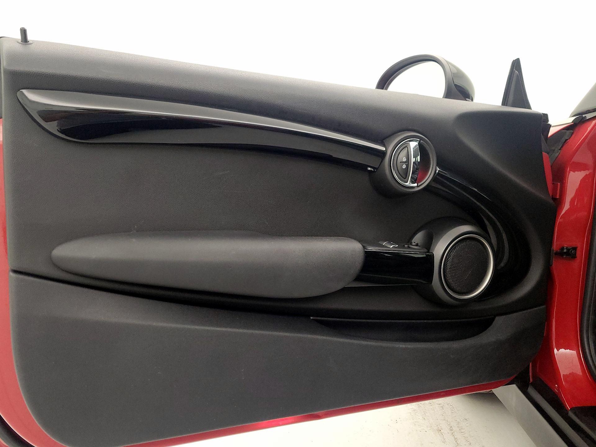 Thumbnail: 2015 MINI Cooper Hardtop - 12