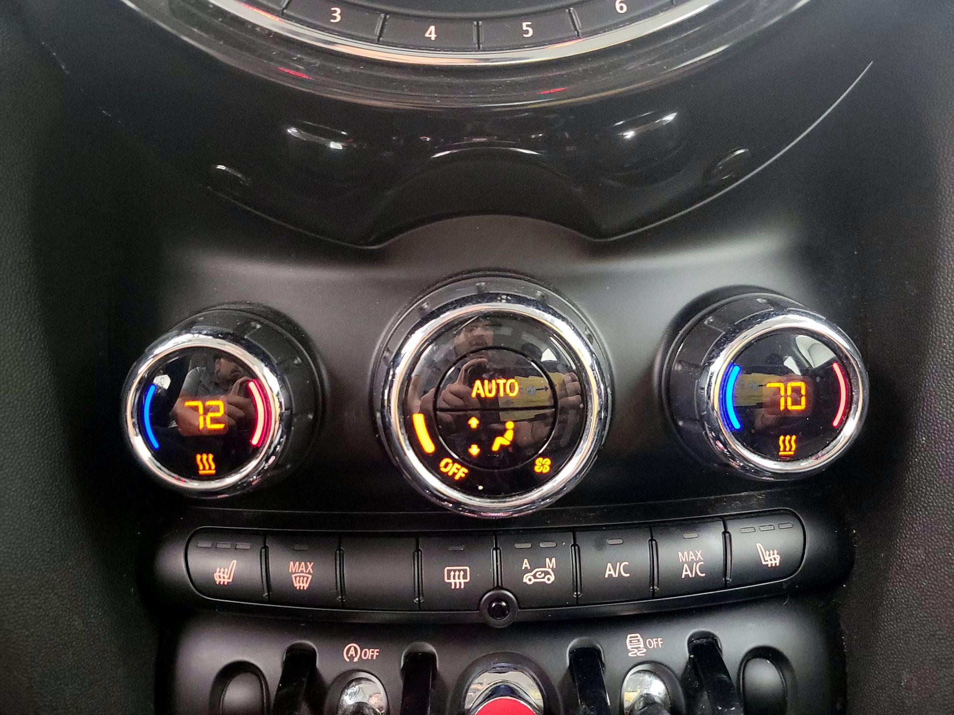 Thumbnail: 2015 MINI Cooper Hardtop - 15