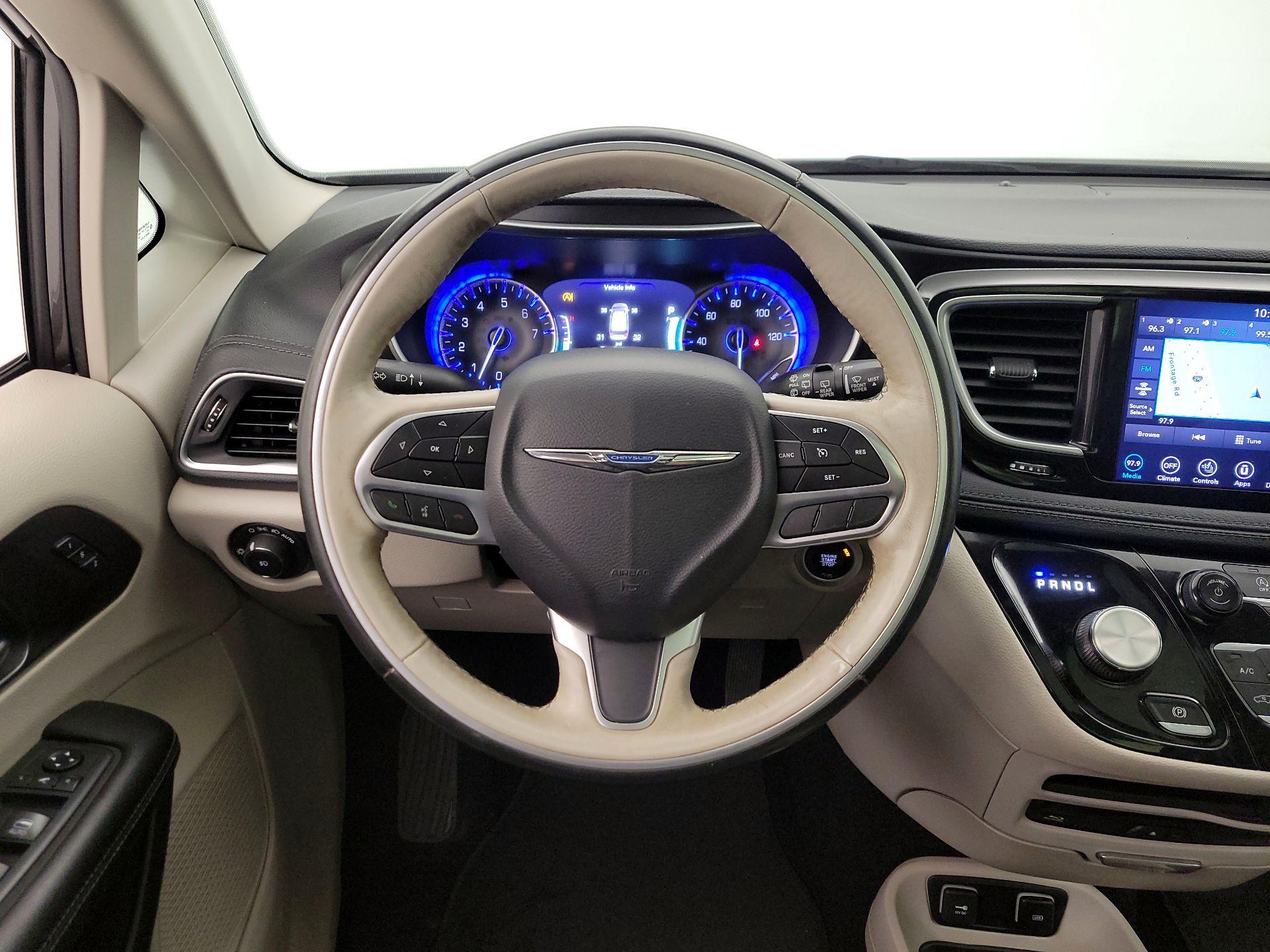 Thumbnail: 2020 Chrysler Pacifica - 10