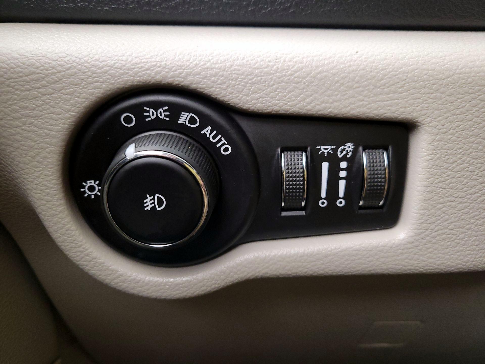 Thumbnail: 2020 Chrysler Pacifica - 13