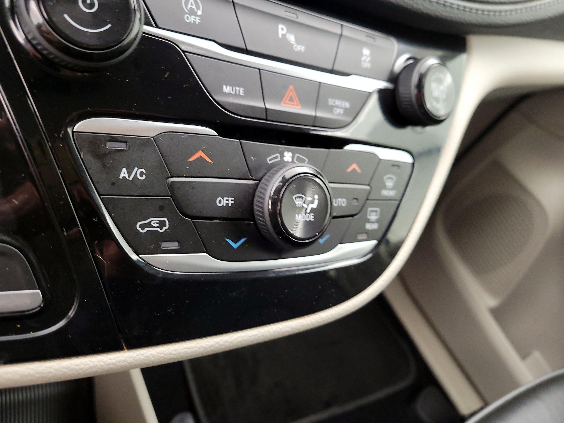 Thumbnail: 2020 Chrysler Pacifica - 17