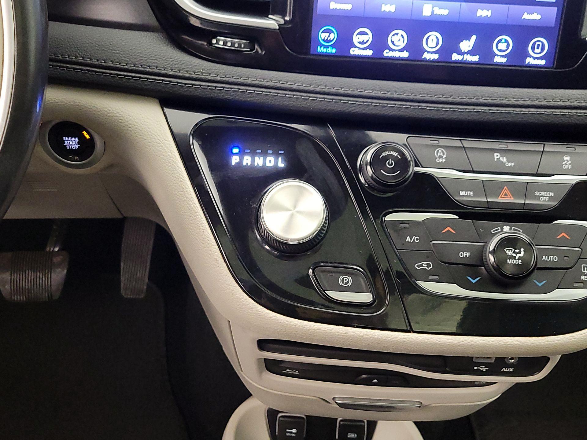 Thumbnail: 2020 Chrysler Pacifica - 18