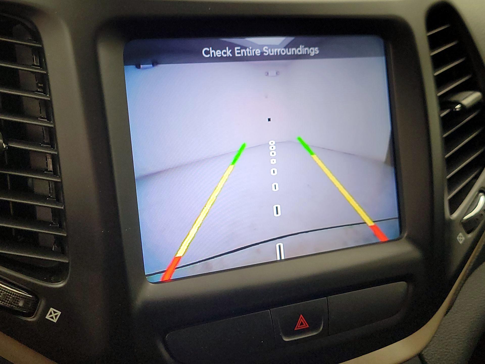 Thumbnail: 2015 Jeep Cherokee - 14