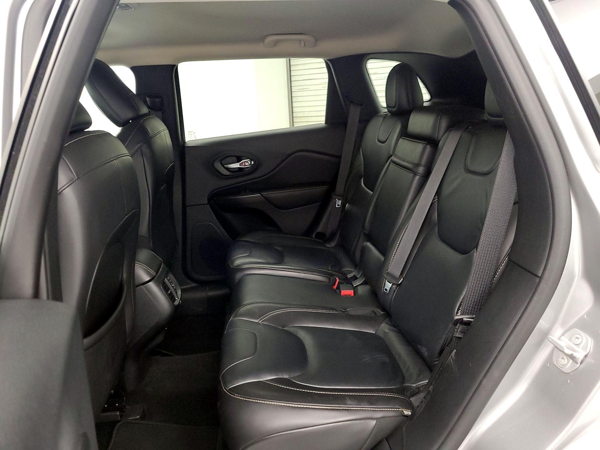 Thumbnail: 2015 Jeep Cherokee - 19