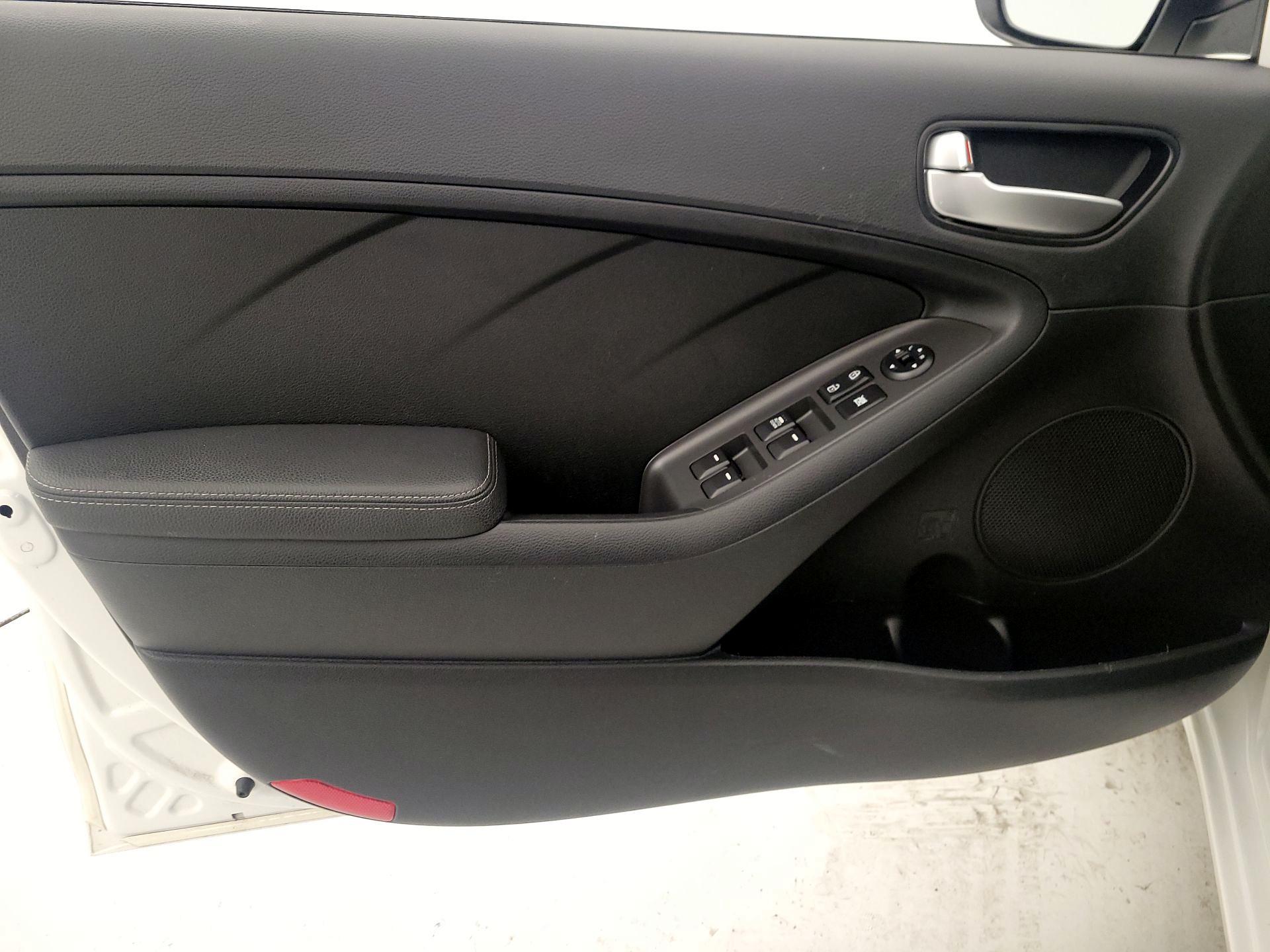 Thumbnail: 2018 Kia Forte - 12