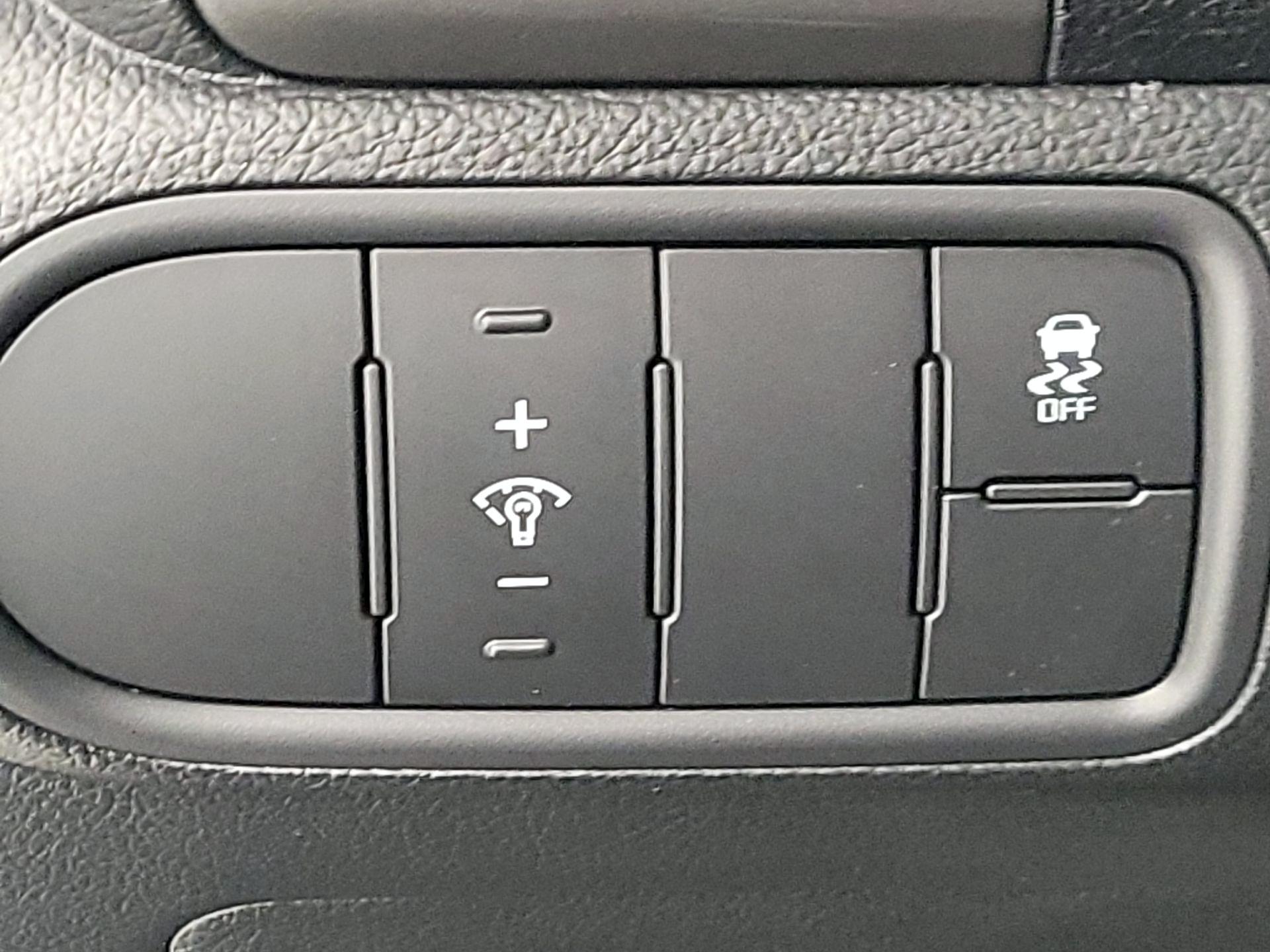 Thumbnail: 2018 Kia Forte - 13