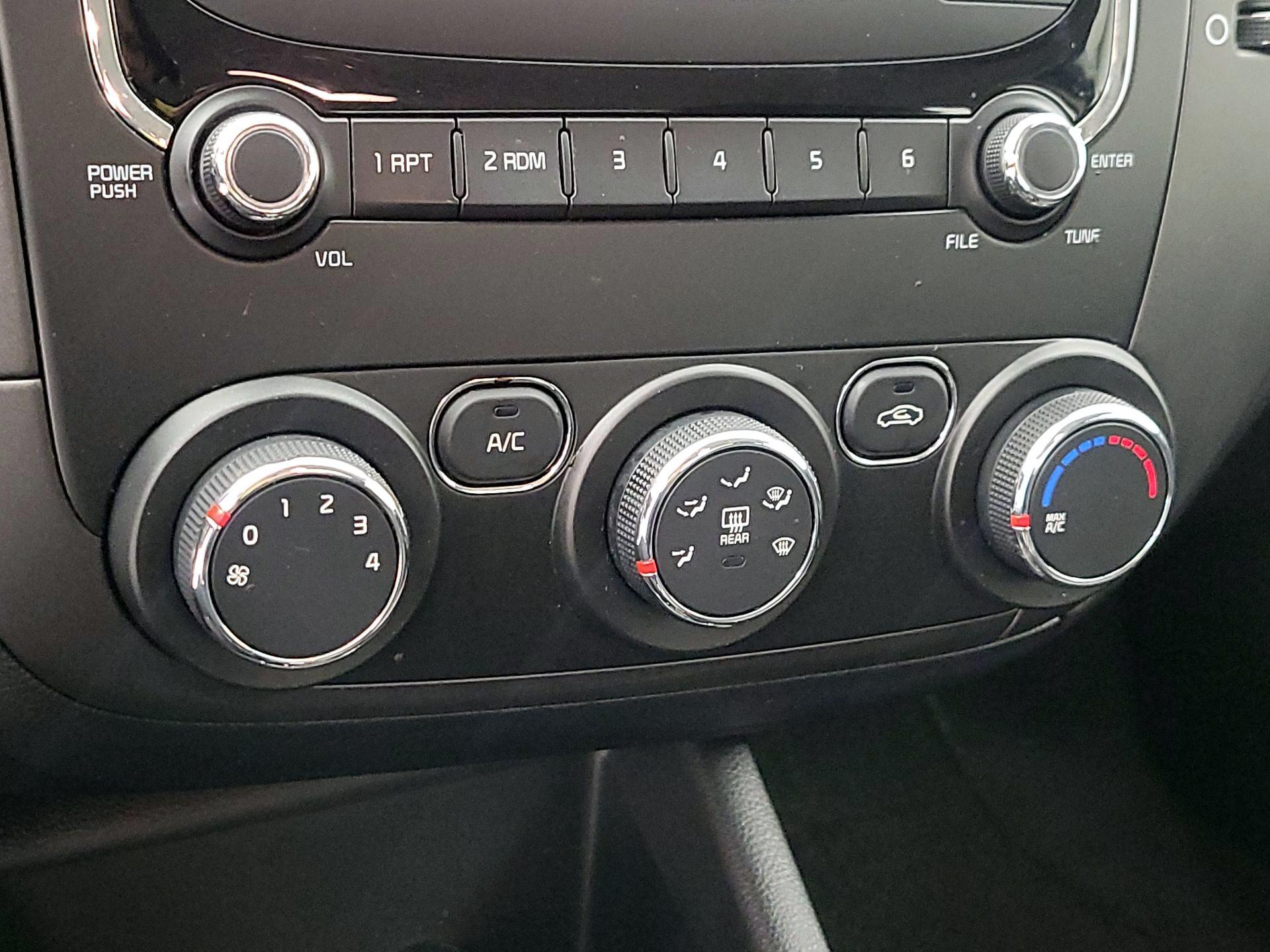 Thumbnail: 2018 Kia Forte - 15