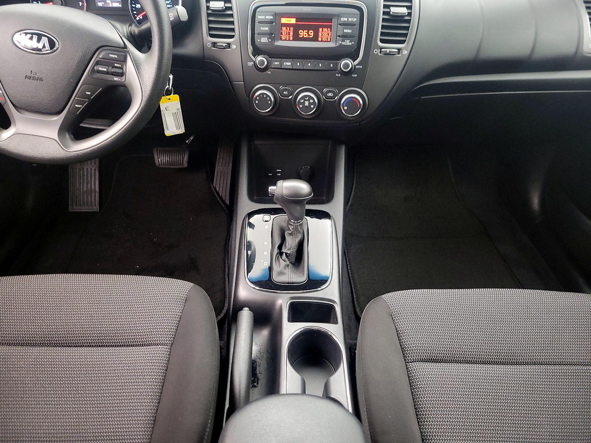 Thumbnail: 2018 Kia Forte - 16