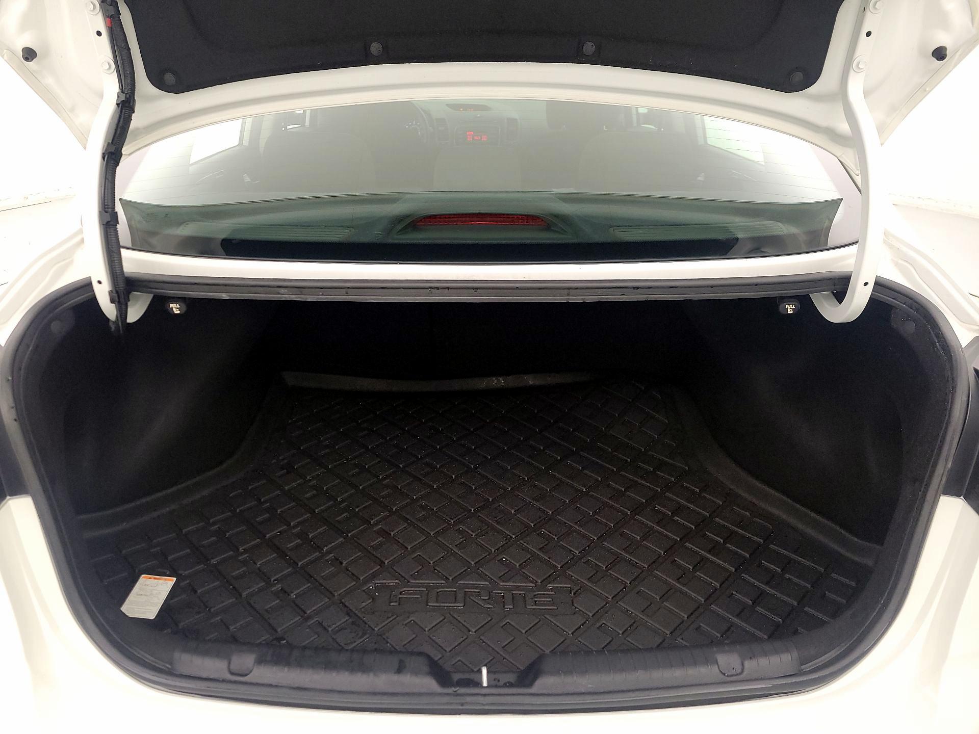 Thumbnail: 2018 Kia Forte - 19