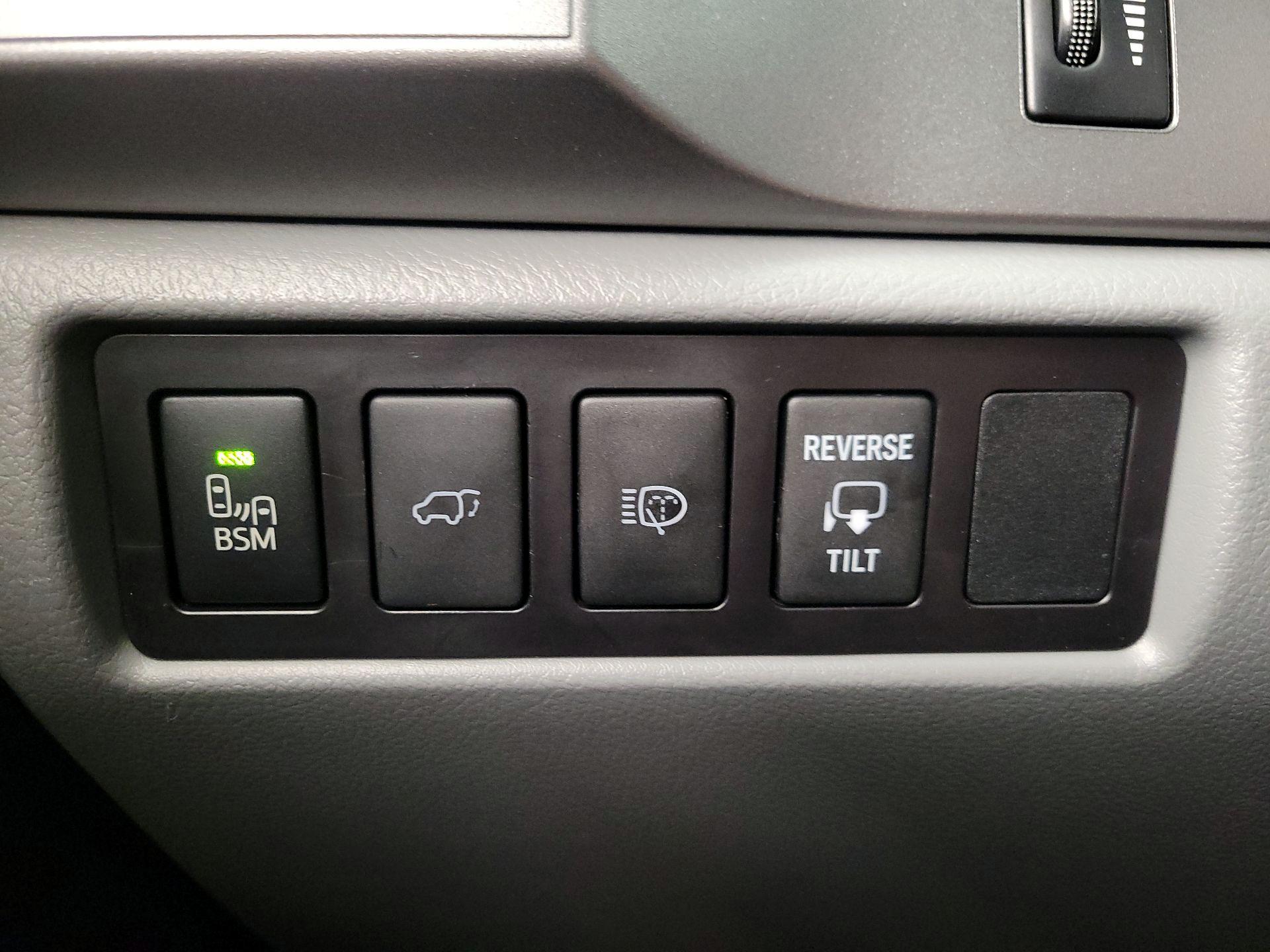 Thumbnail: 2017 Toyota Sequoia - 13