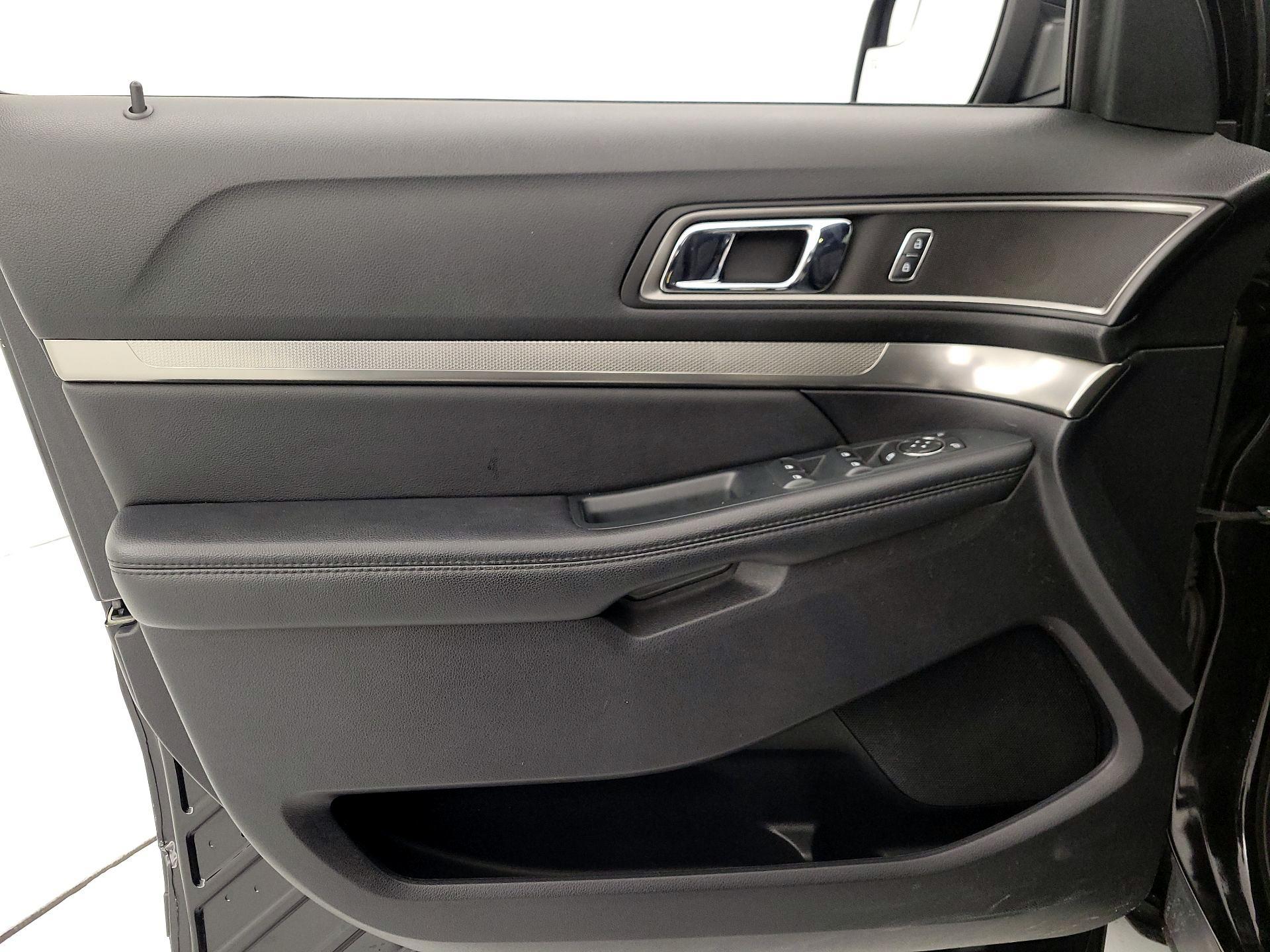 Thumbnail: 2019 Ford Explorer - 12