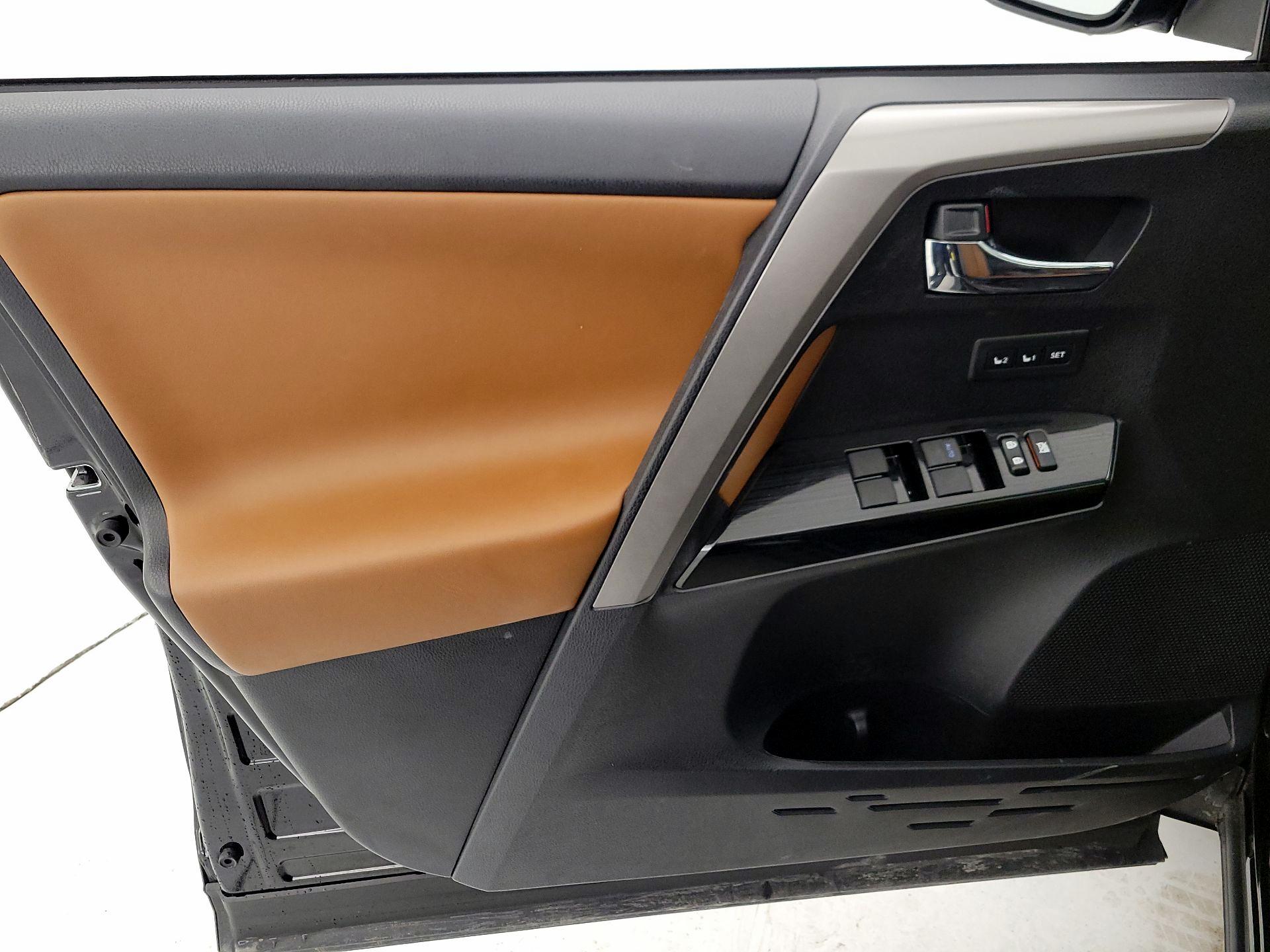 Thumbnail: 2017 Toyota RAV4 - 12