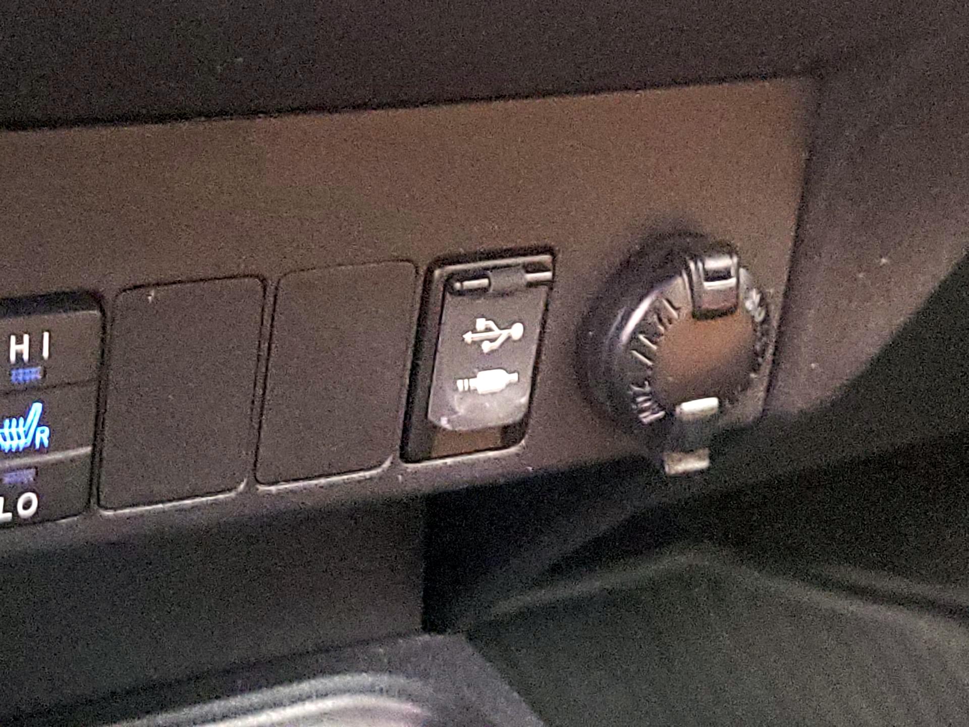 Thumbnail: 2017 Toyota RAV4 - 18