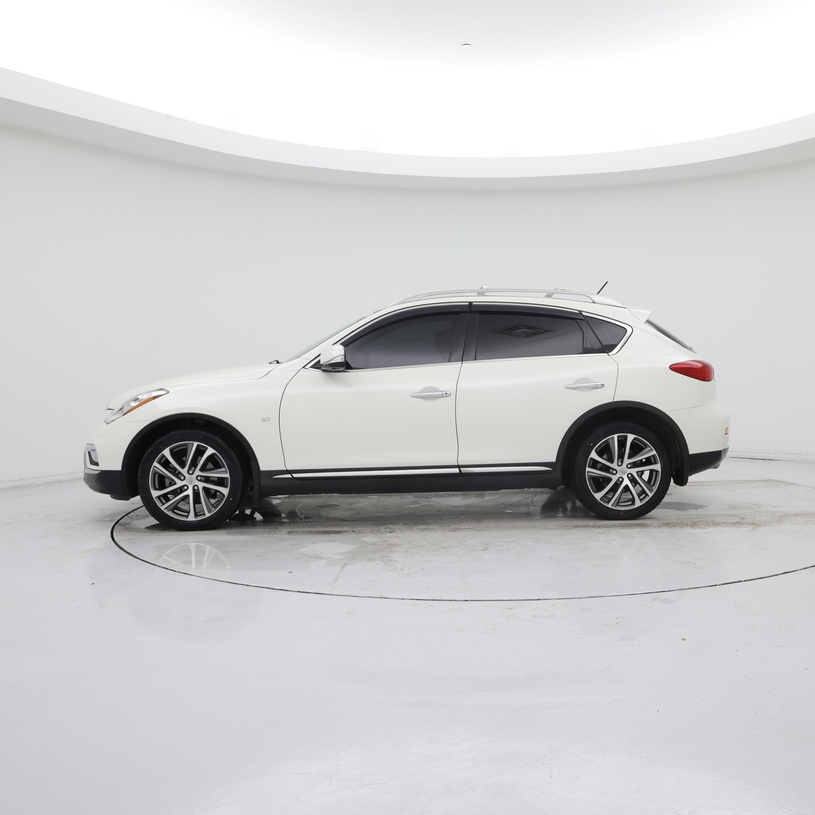 Thumbnail: 2017 INFINITI QX50 - 3