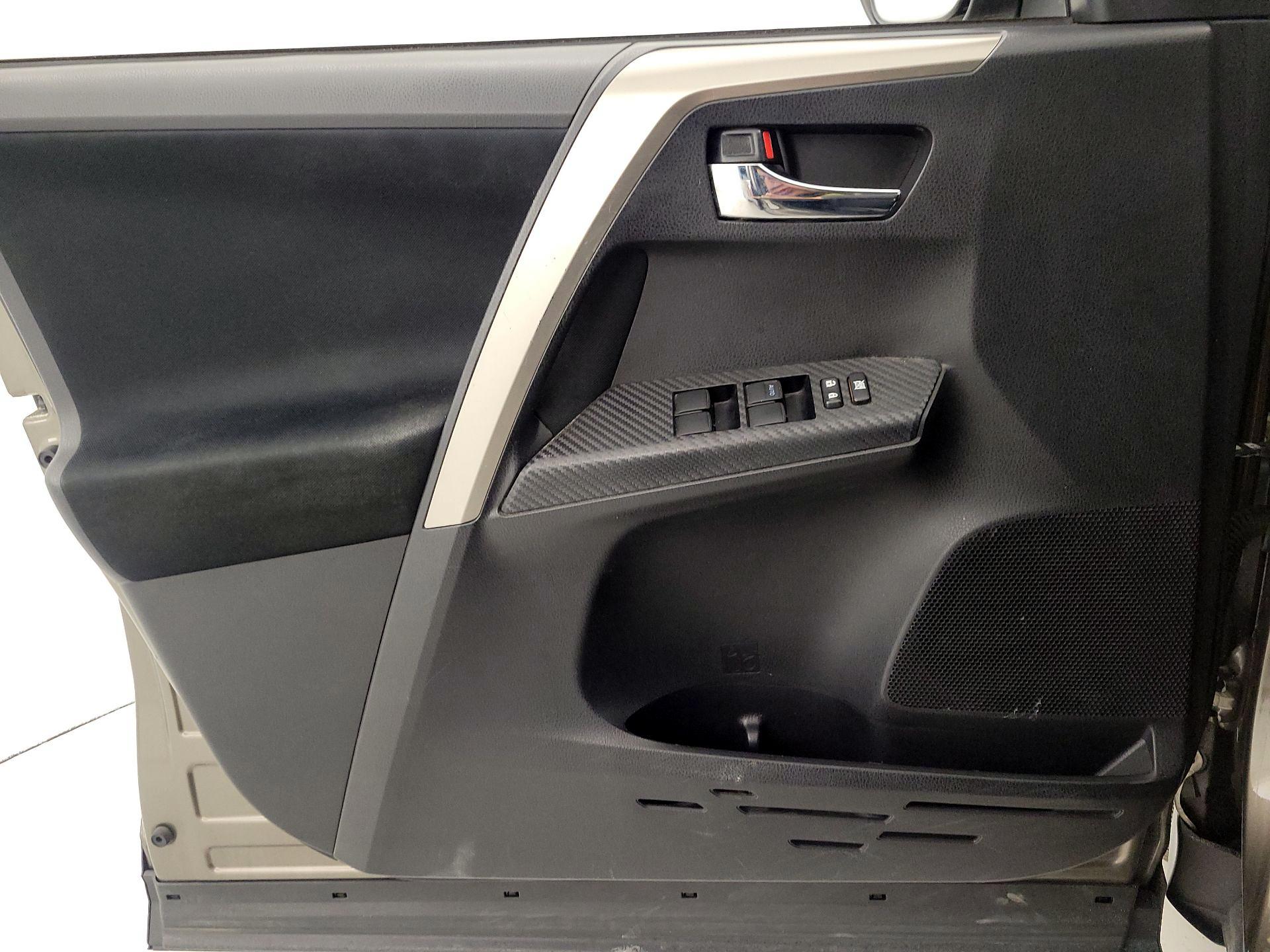 Thumbnail: 2014 Toyota RAV4 - 12