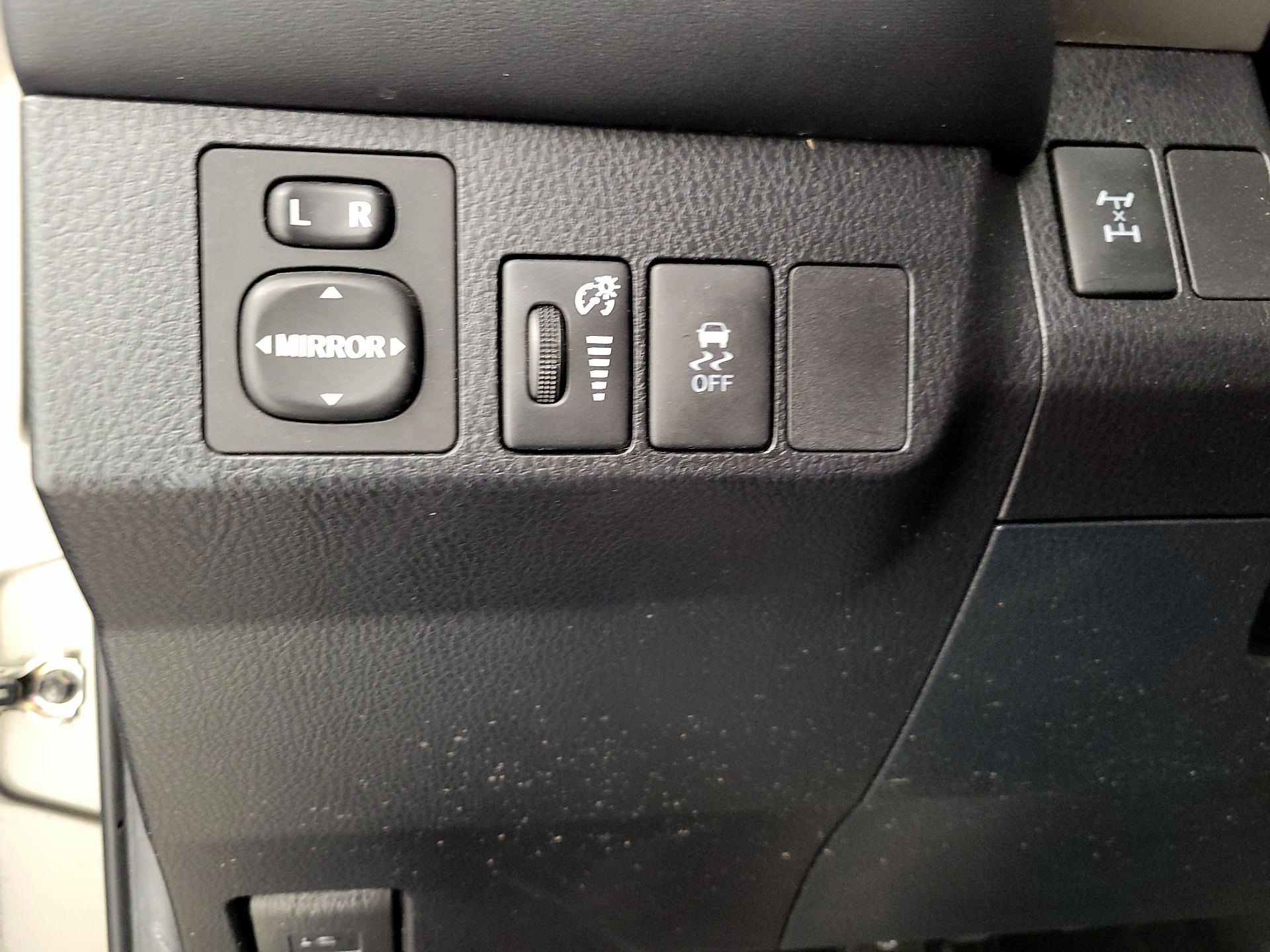 Thumbnail: 2014 Toyota RAV4 - 13