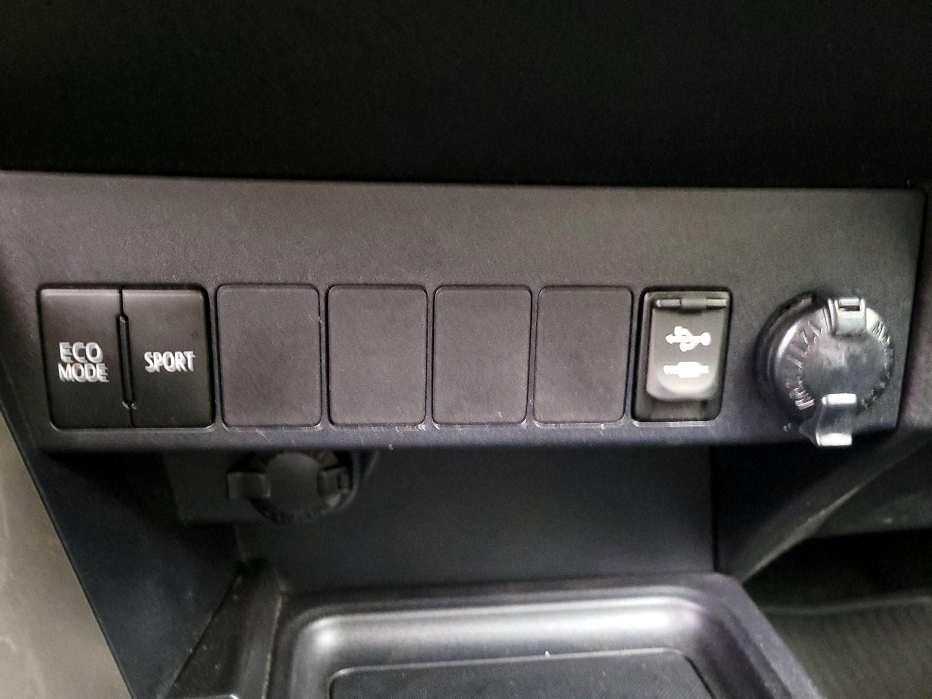 Thumbnail: 2014 Toyota RAV4 - 18