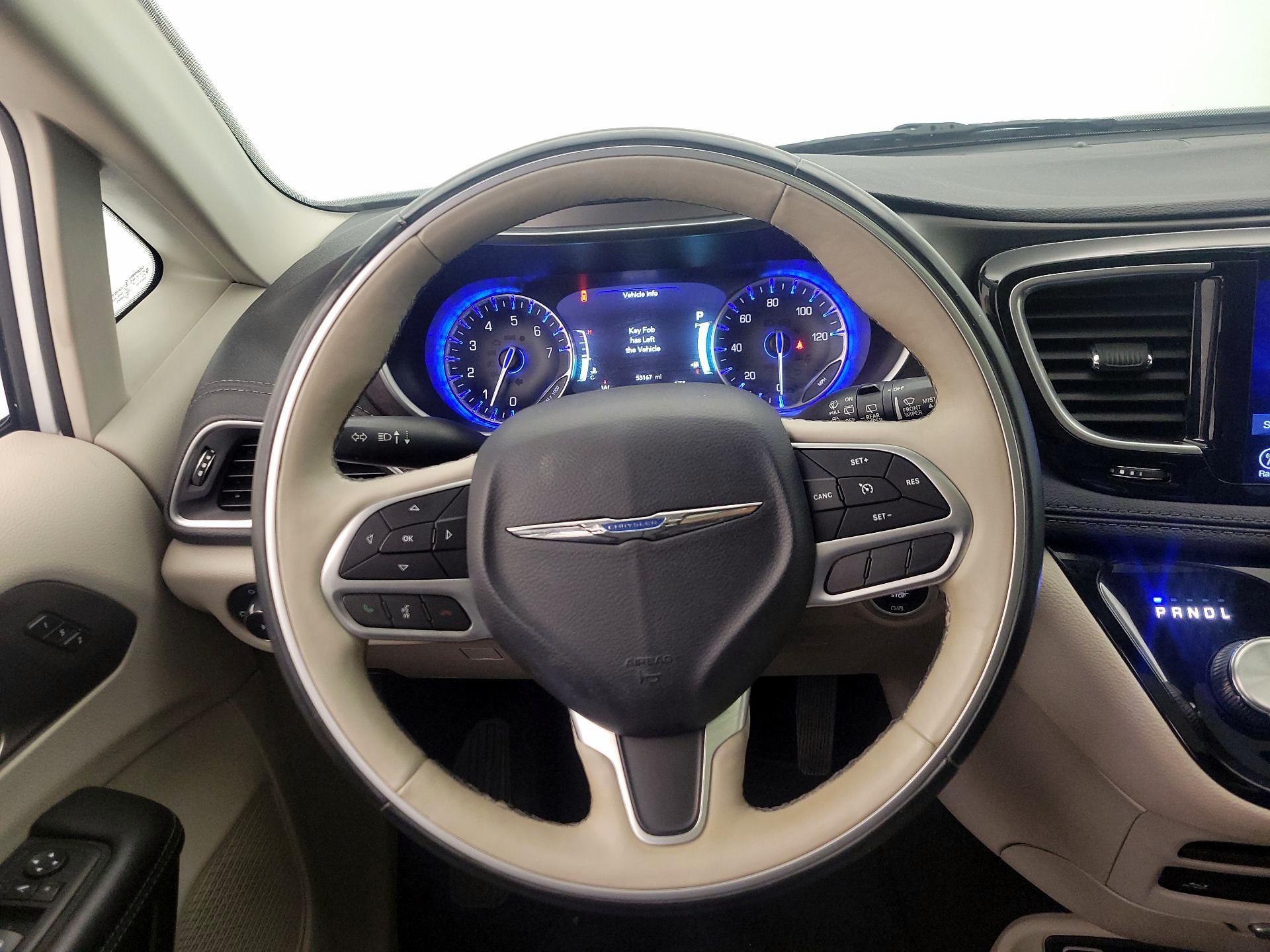 Thumbnail: 2017 Chrysler Pacifica - 10