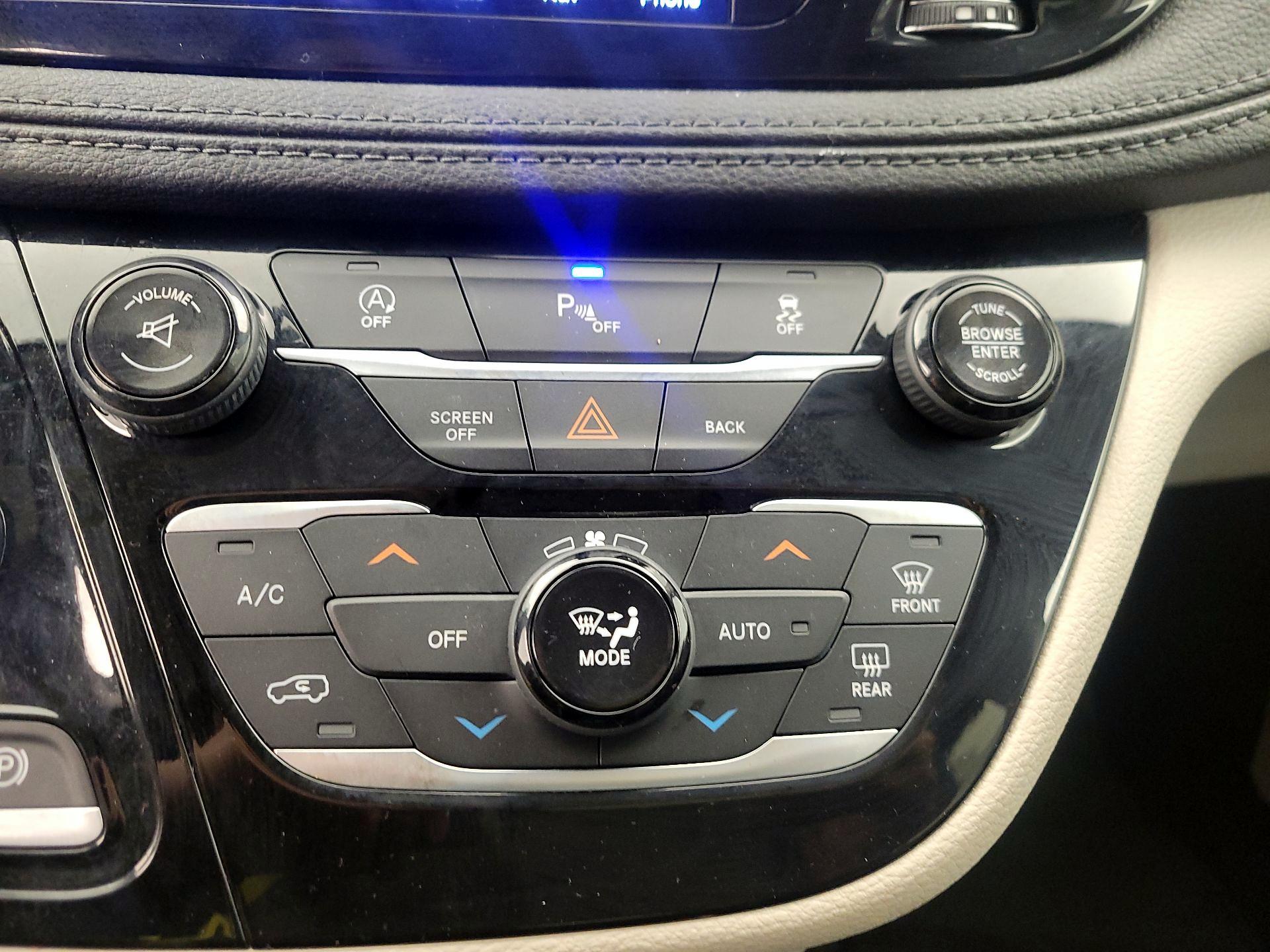 Thumbnail: 2017 Chrysler Pacifica - 17