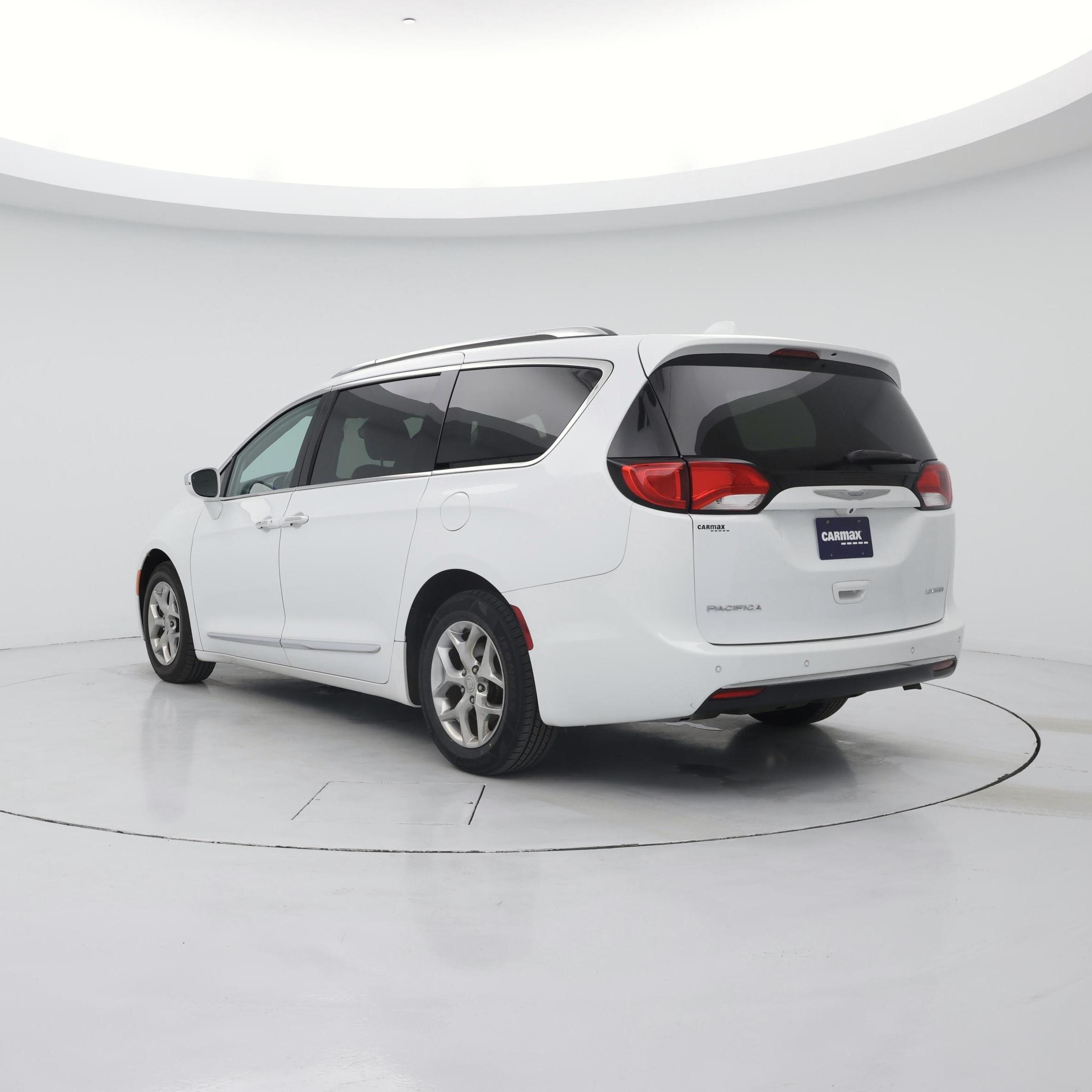 Thumbnail: 2017 Chrysler Pacifica - 2