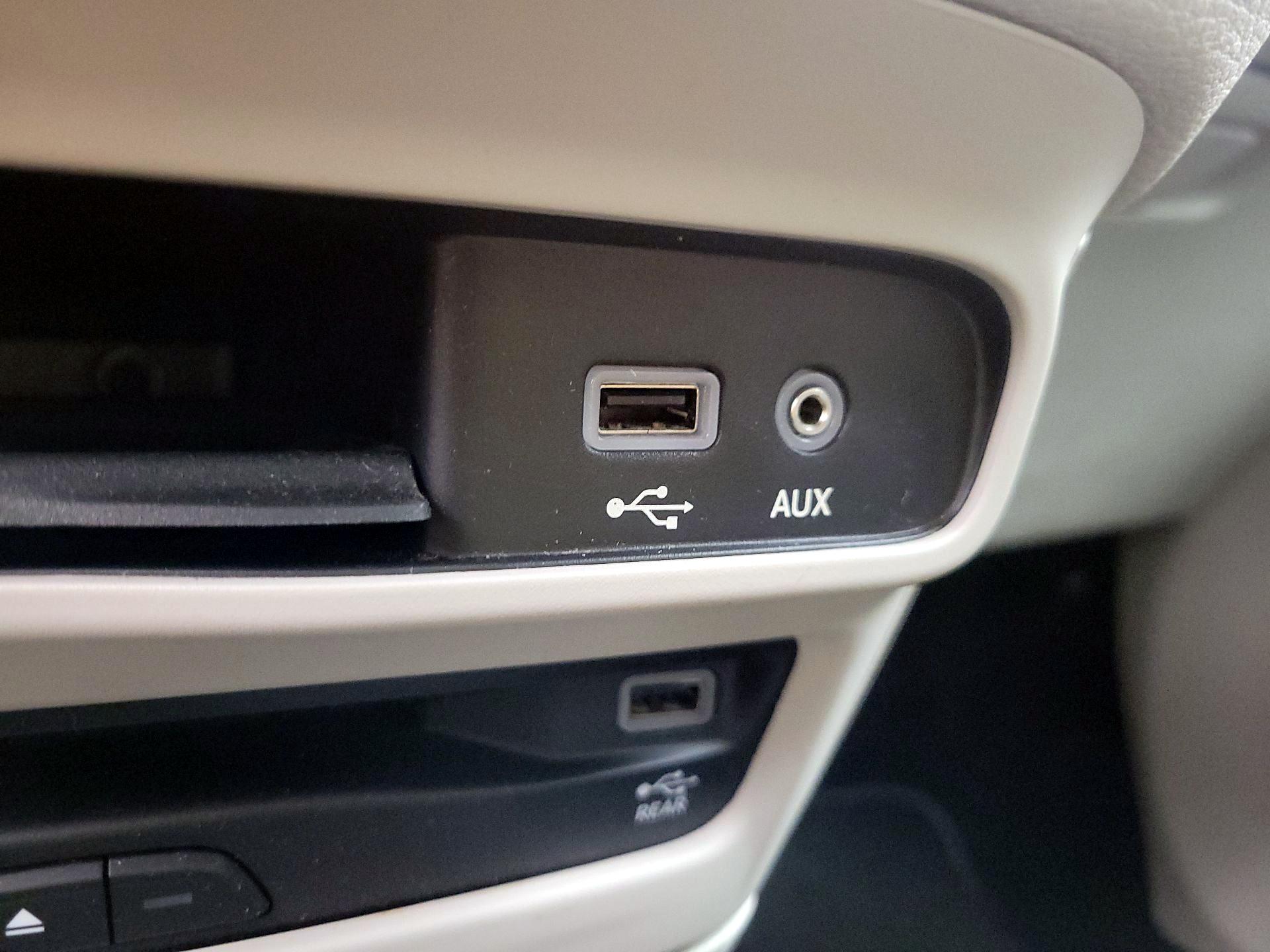 Thumbnail: 2017 Chrysler Pacifica - 19