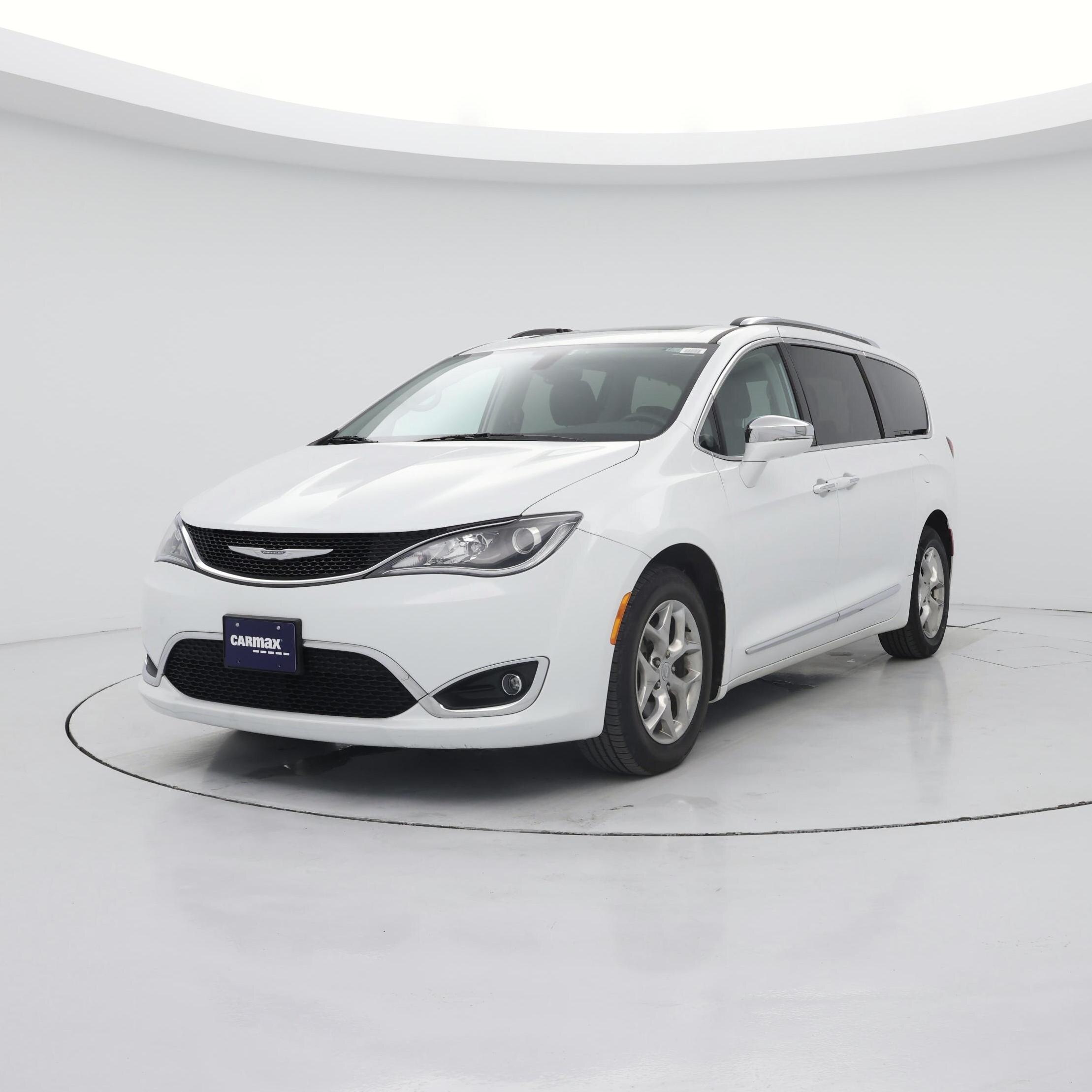 Thumbnail: 2017 Chrysler Pacifica - 4